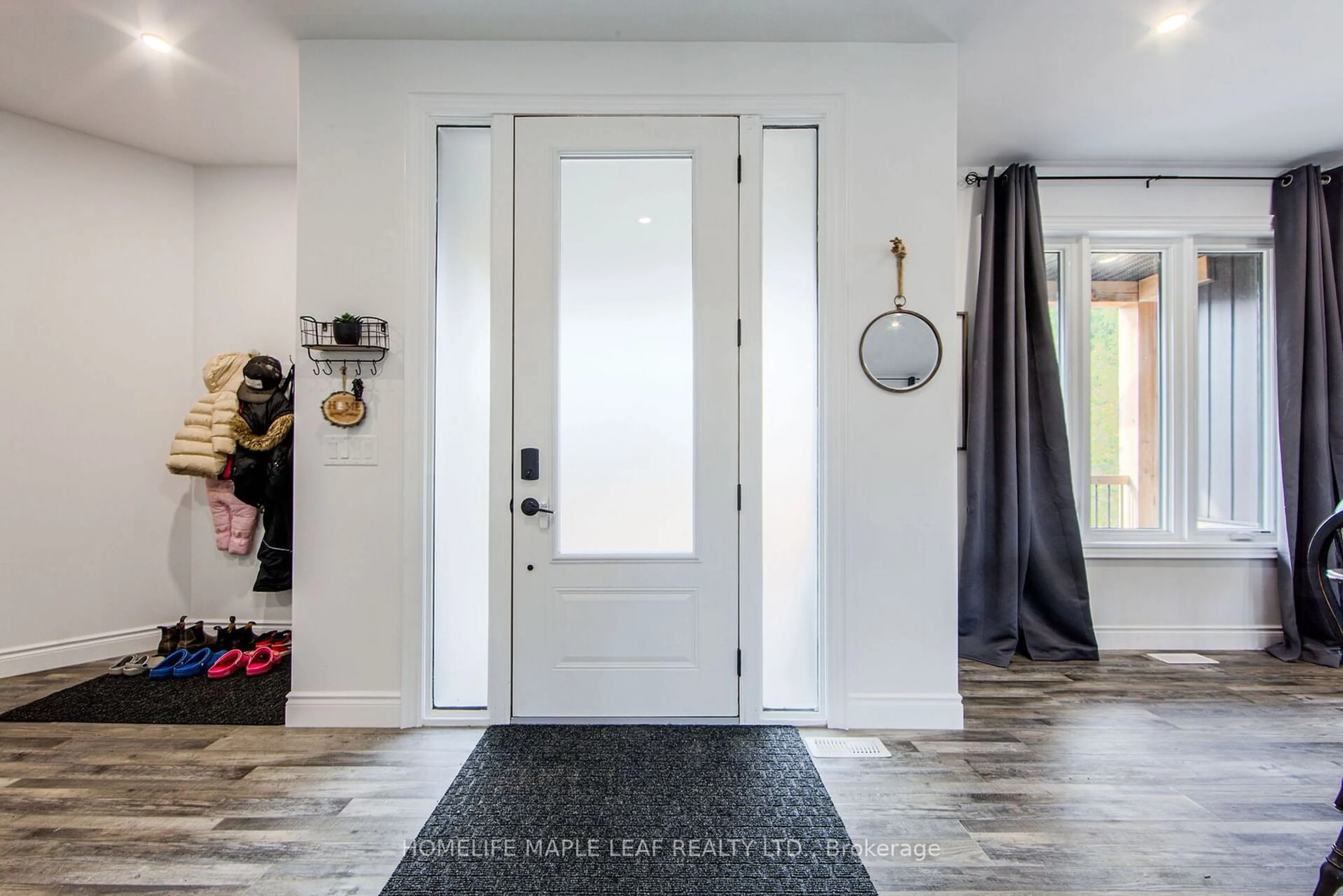 Indoor entryway, wood floors for 476521 3rd Line, Melancthon Ontario L9V 1T4