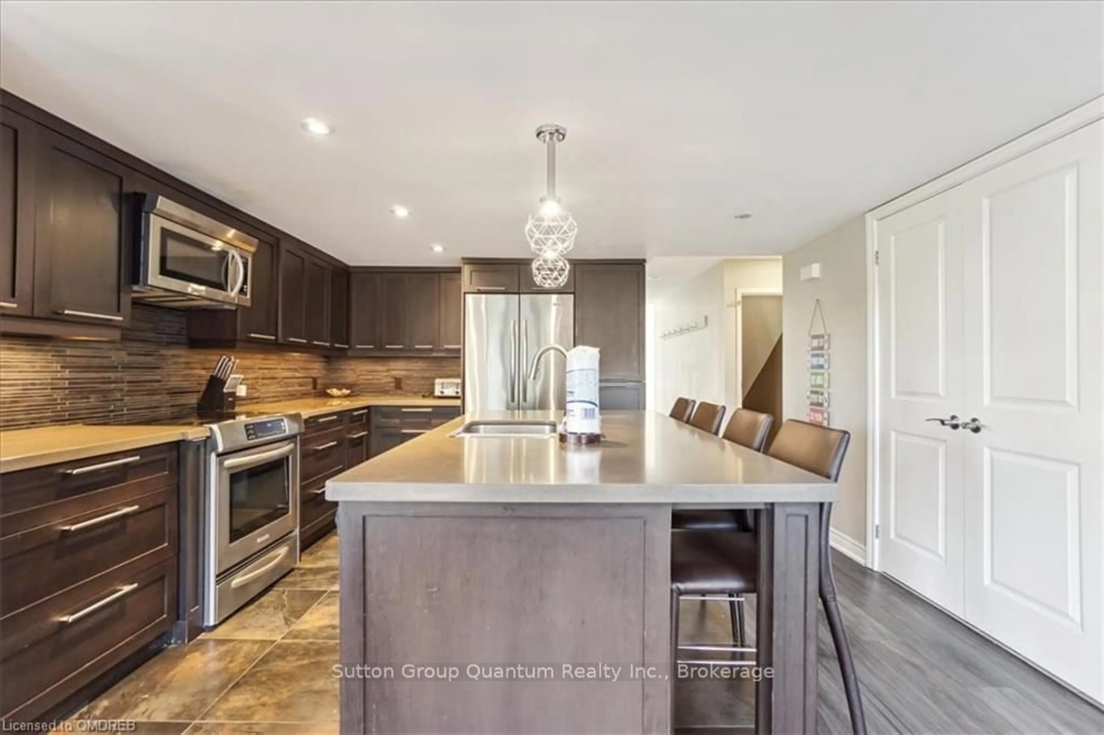 Open concept kitchen for 120 FAIRWAY Crt #218, Blue Mountains Ontario L9Y 0P8