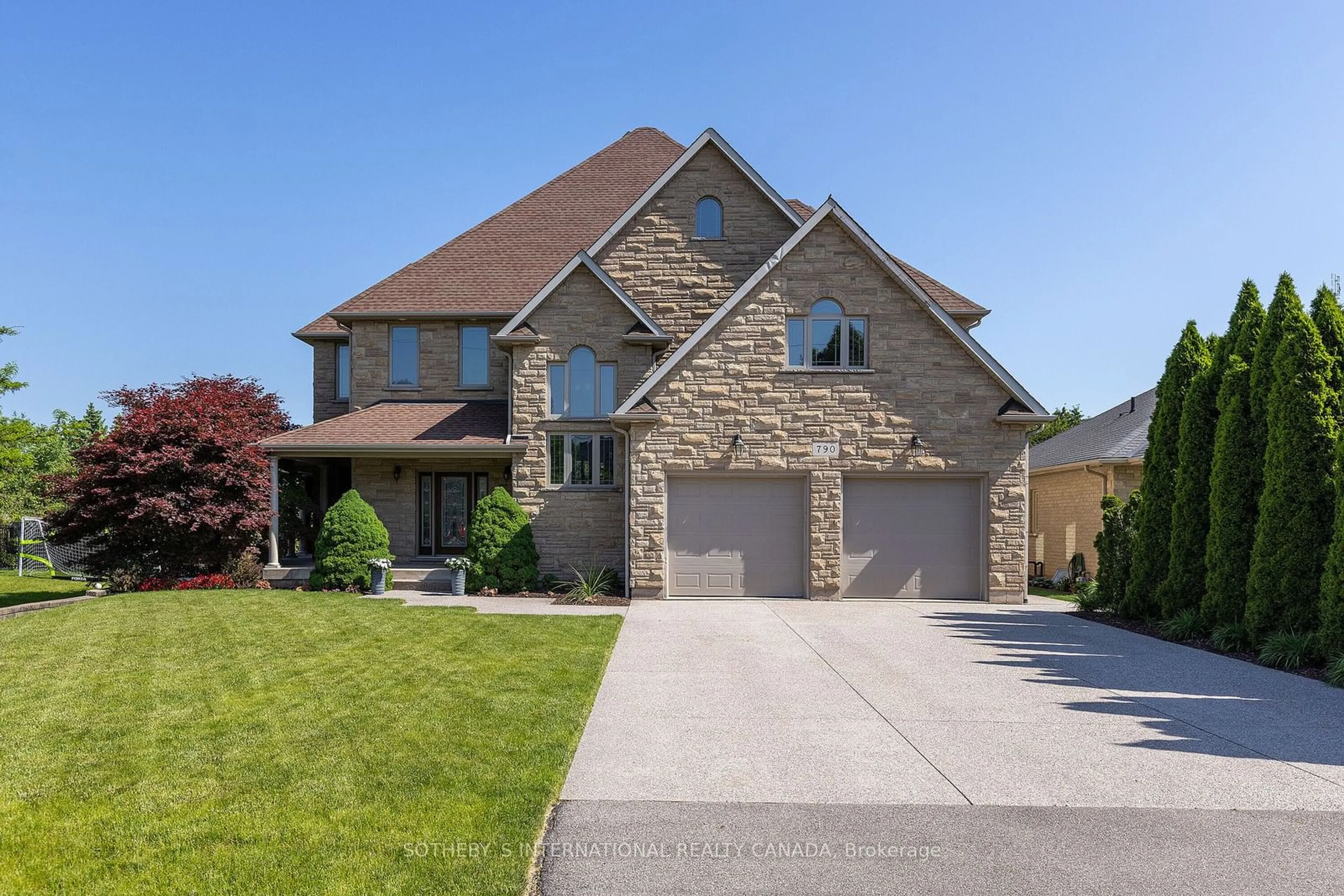 Frontside or backside of a home, the street view for 790 Warner Rd, Niagara-on-the-Lake Ontario L0S 1J0