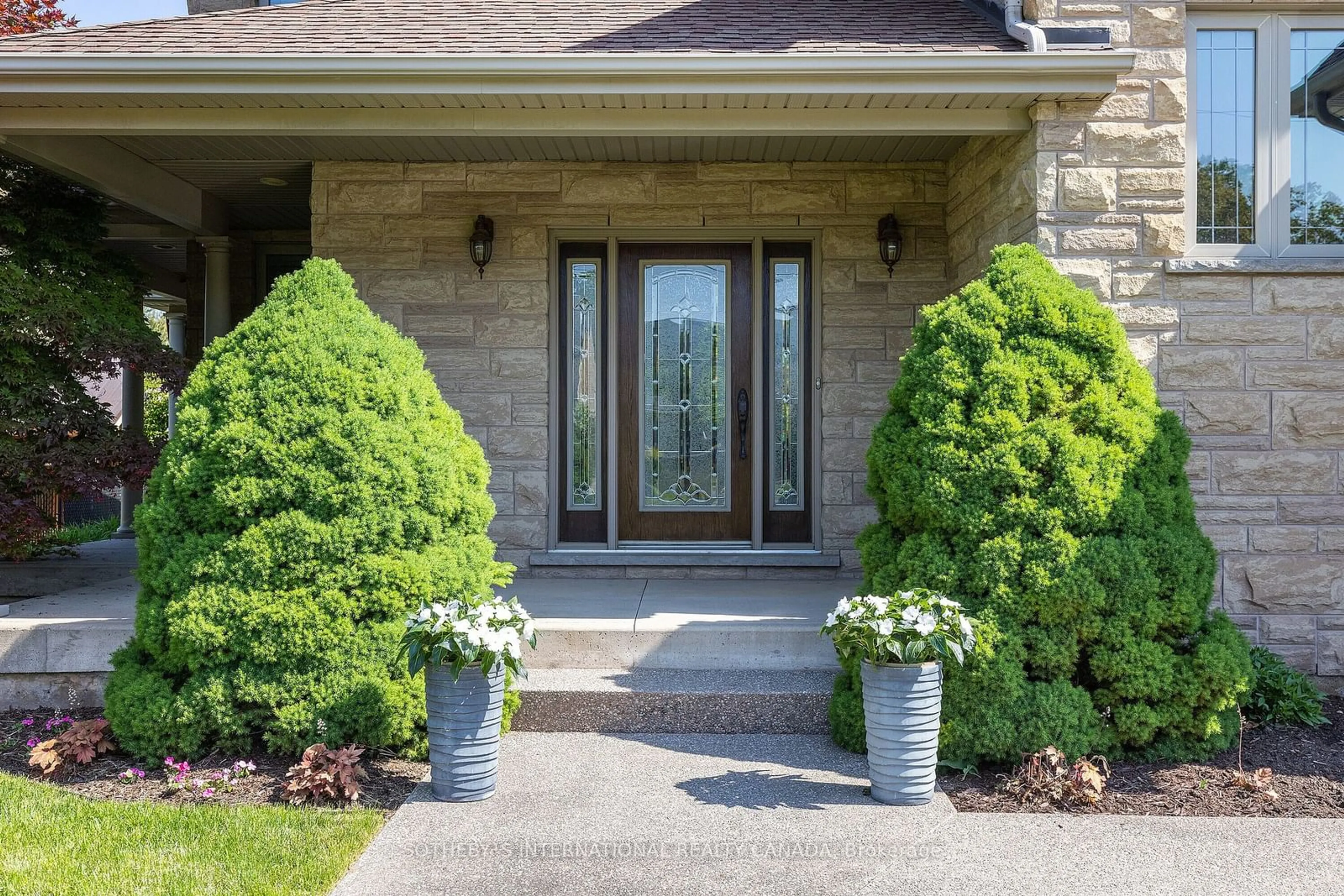 Indoor entryway, wood floors for 790 Warner Rd, Niagara-on-the-Lake Ontario L0S 1J0
