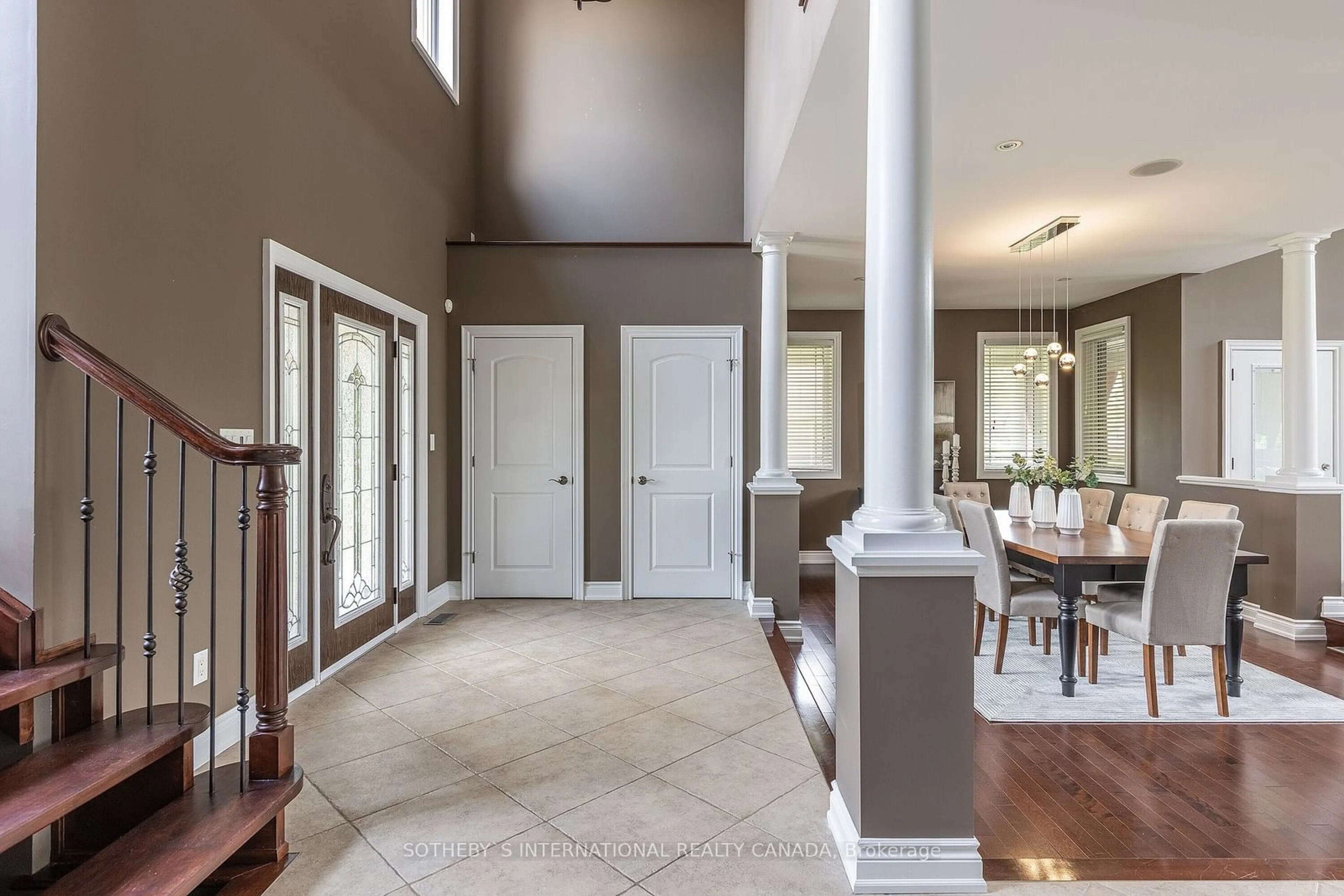 Indoor foyer, wood floors for 790 Warner Rd, Niagara-on-the-Lake Ontario L0S 1J0