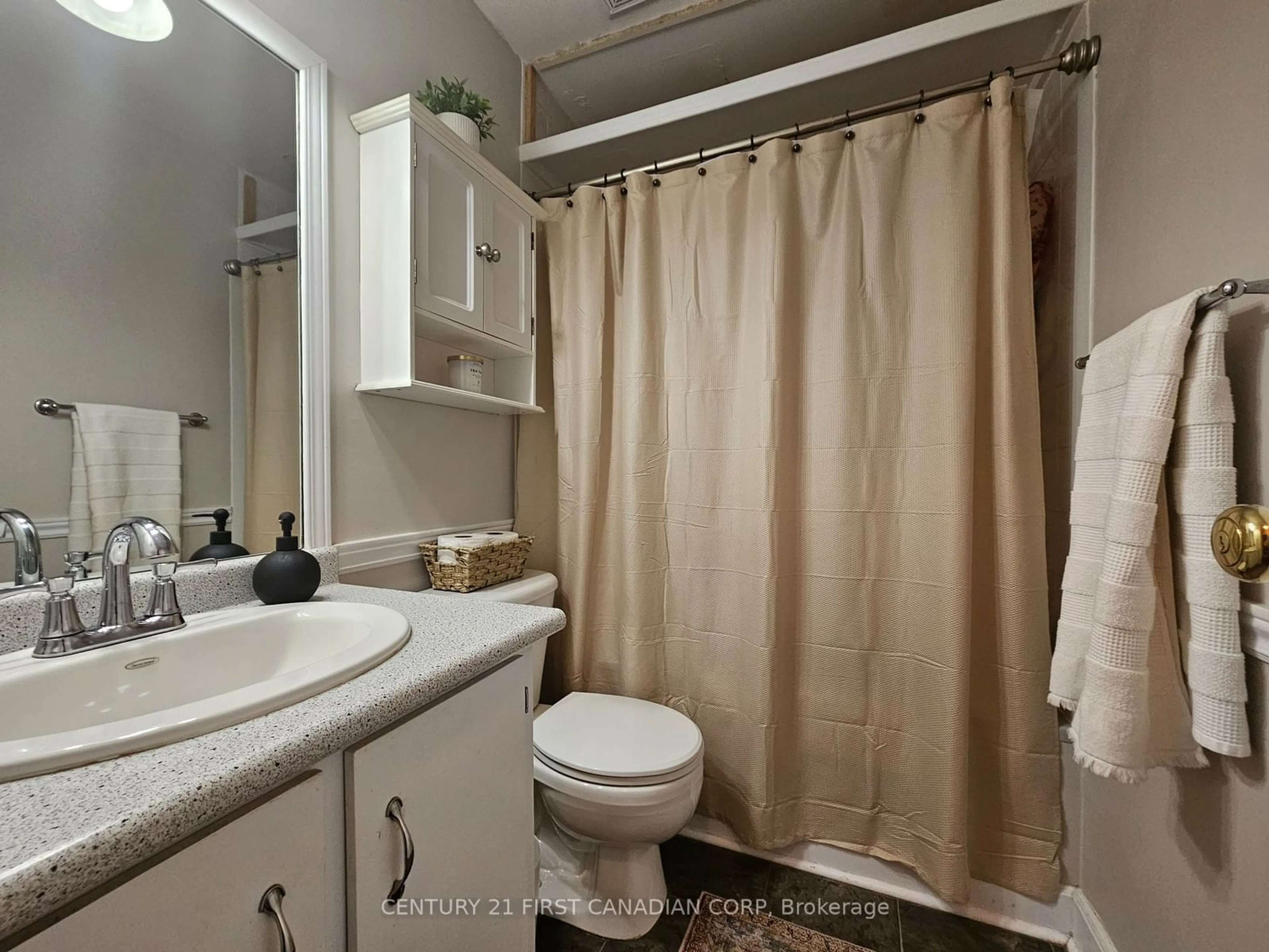 Standard bathroom, wood floors for 1102 Jalna Blvd #605, London Ontario N6E 1X8