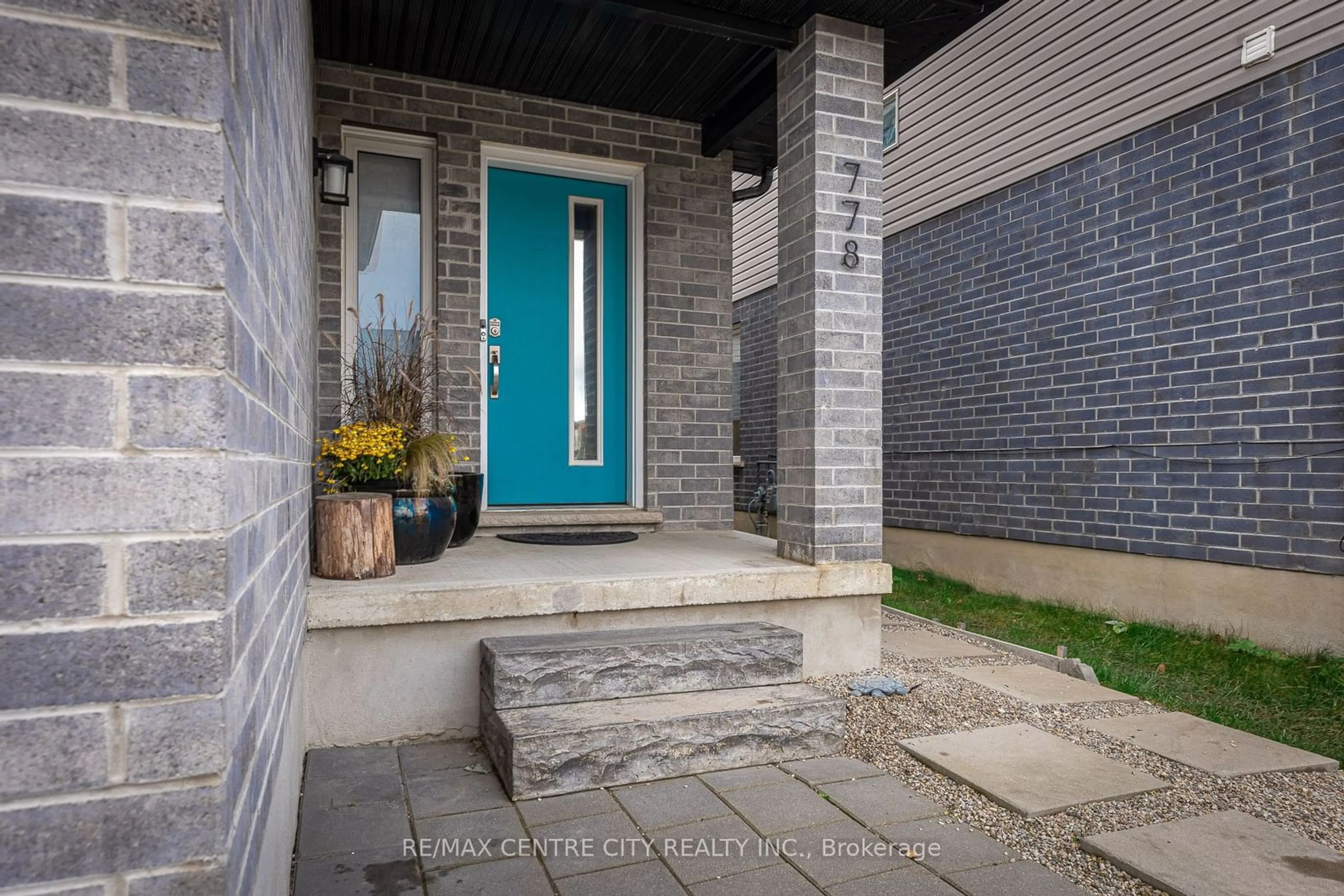 Indoor entryway, cement floor for 778 Freeport St, London Ontario N6G 0R5