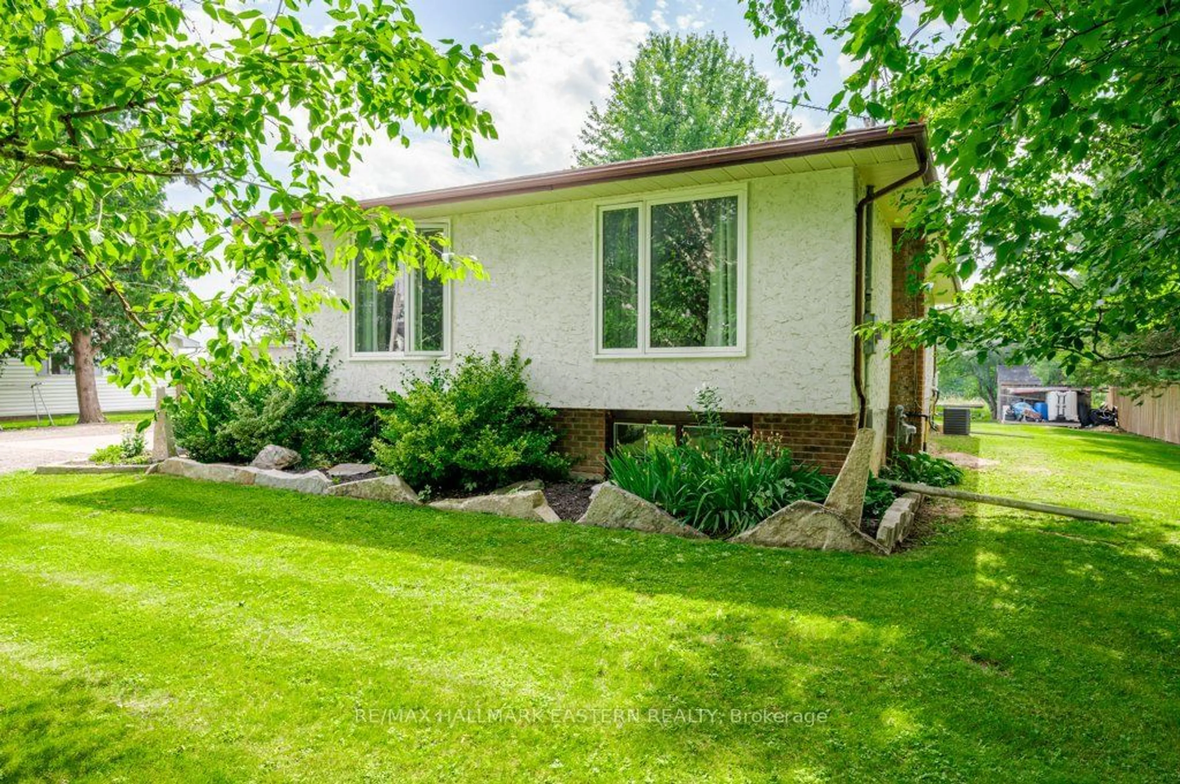 Frontside or backside of a home, cottage for 660 Pope Dr, Smith-Ennismore-Lakefield Ontario K0L 1T0