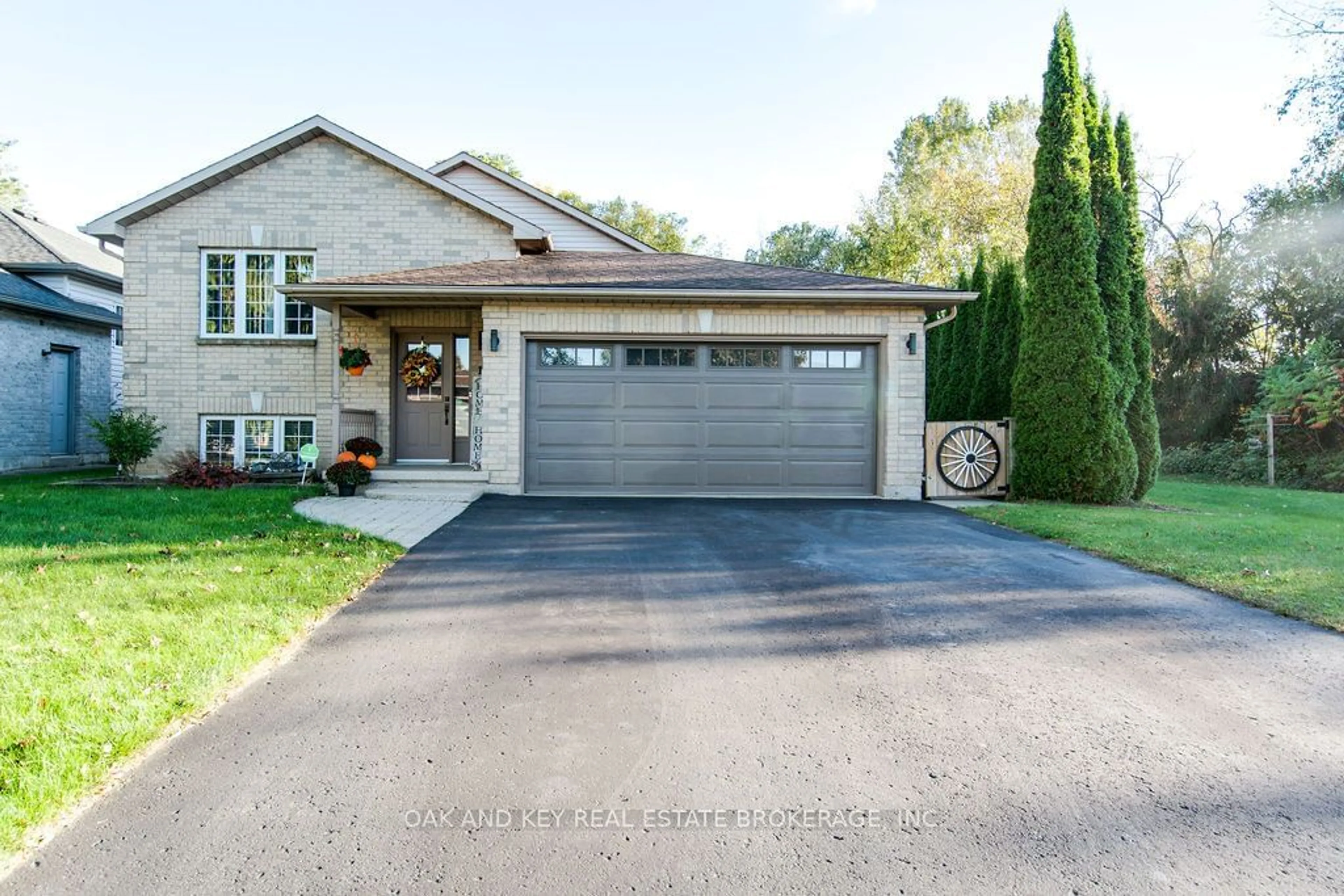 Frontside or backside of a home, the street view for 11 Beech Blvd, Tillsonburg Ontario N4G 5R7