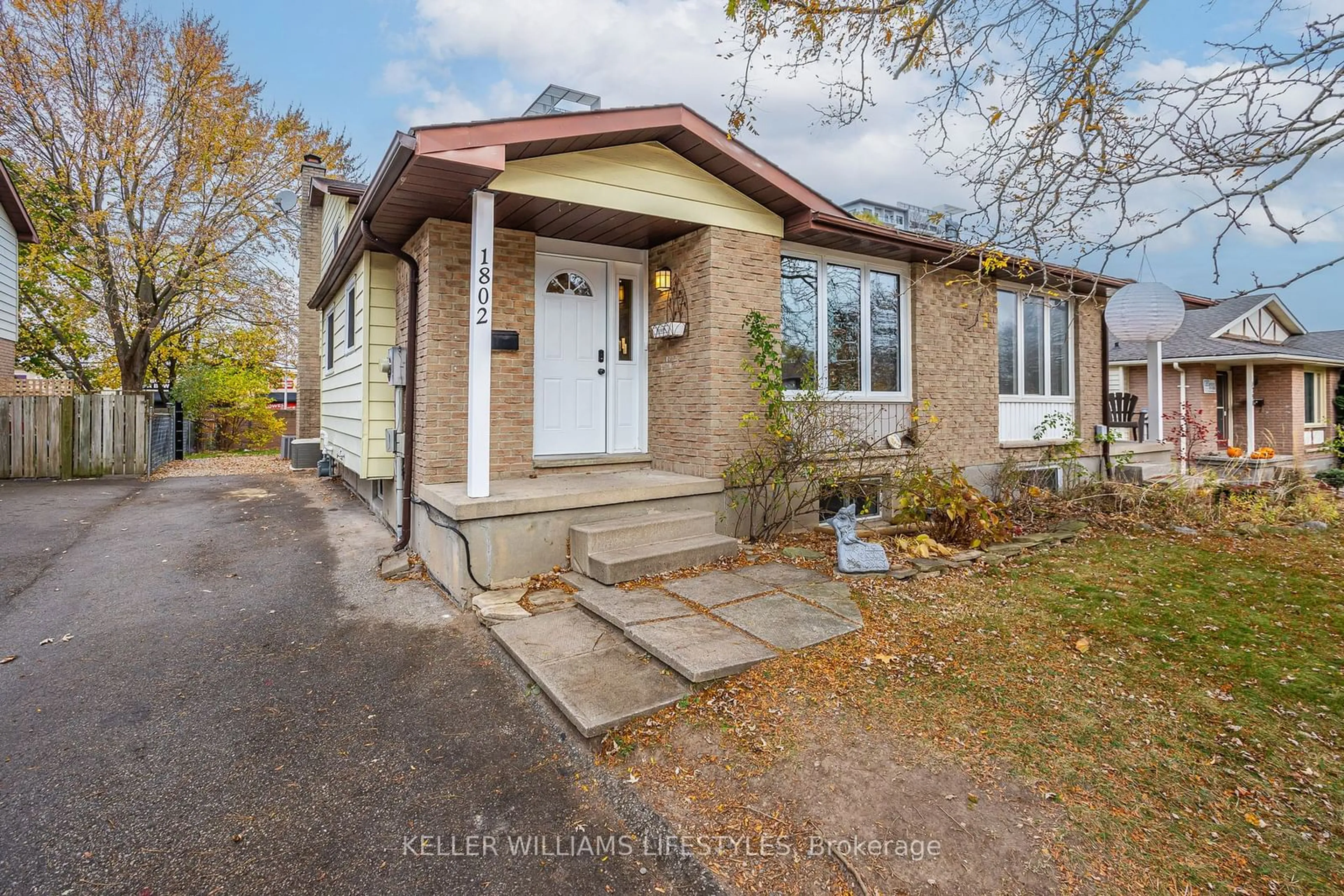 Frontside or backside of a home, cottage for 1802 Attawandaron Rd, London Ontario N6G 3N1