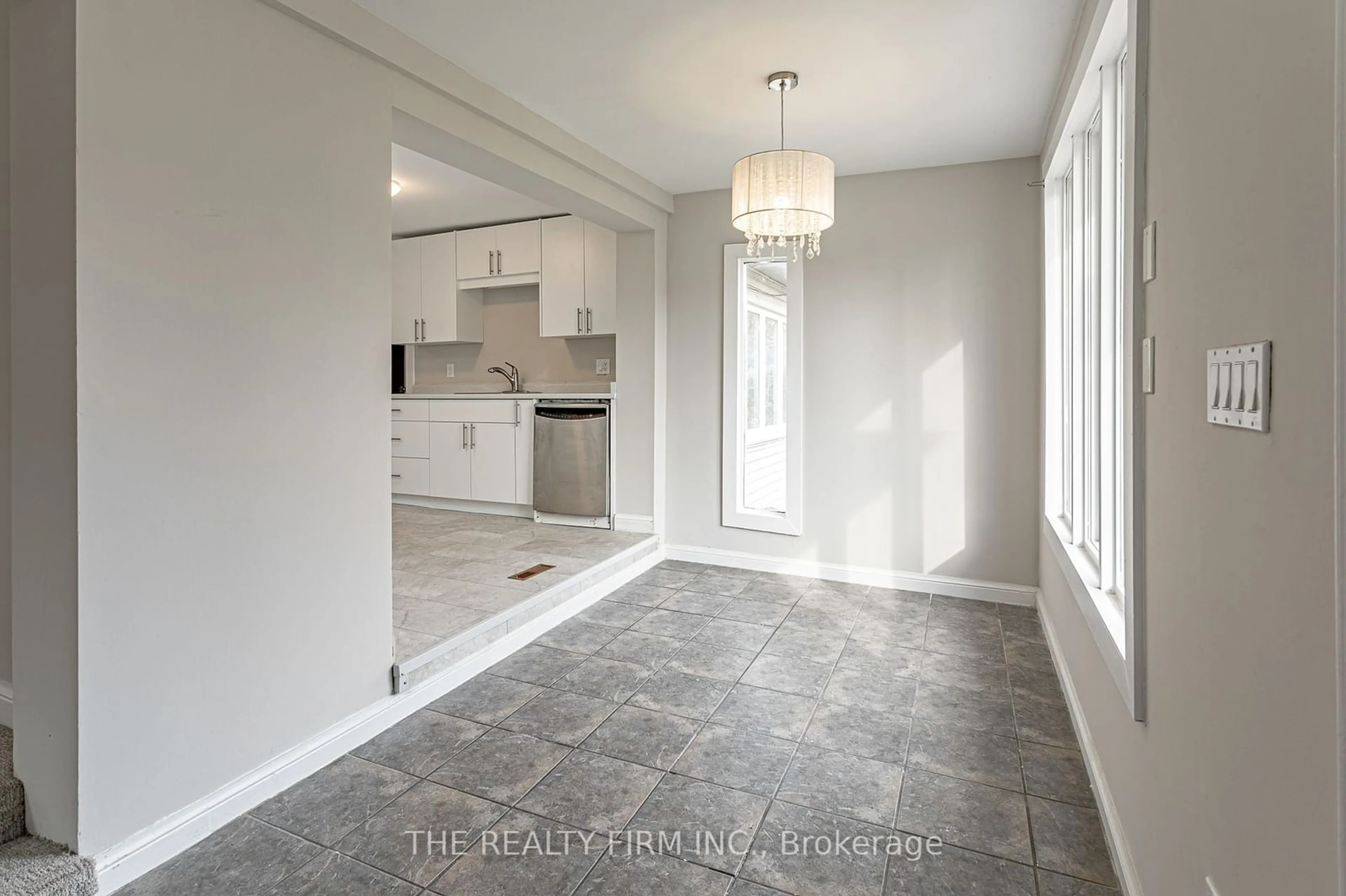 Indoor entryway, cement floor for 624 Grosvenor St, London Ontario N5Y 3T4