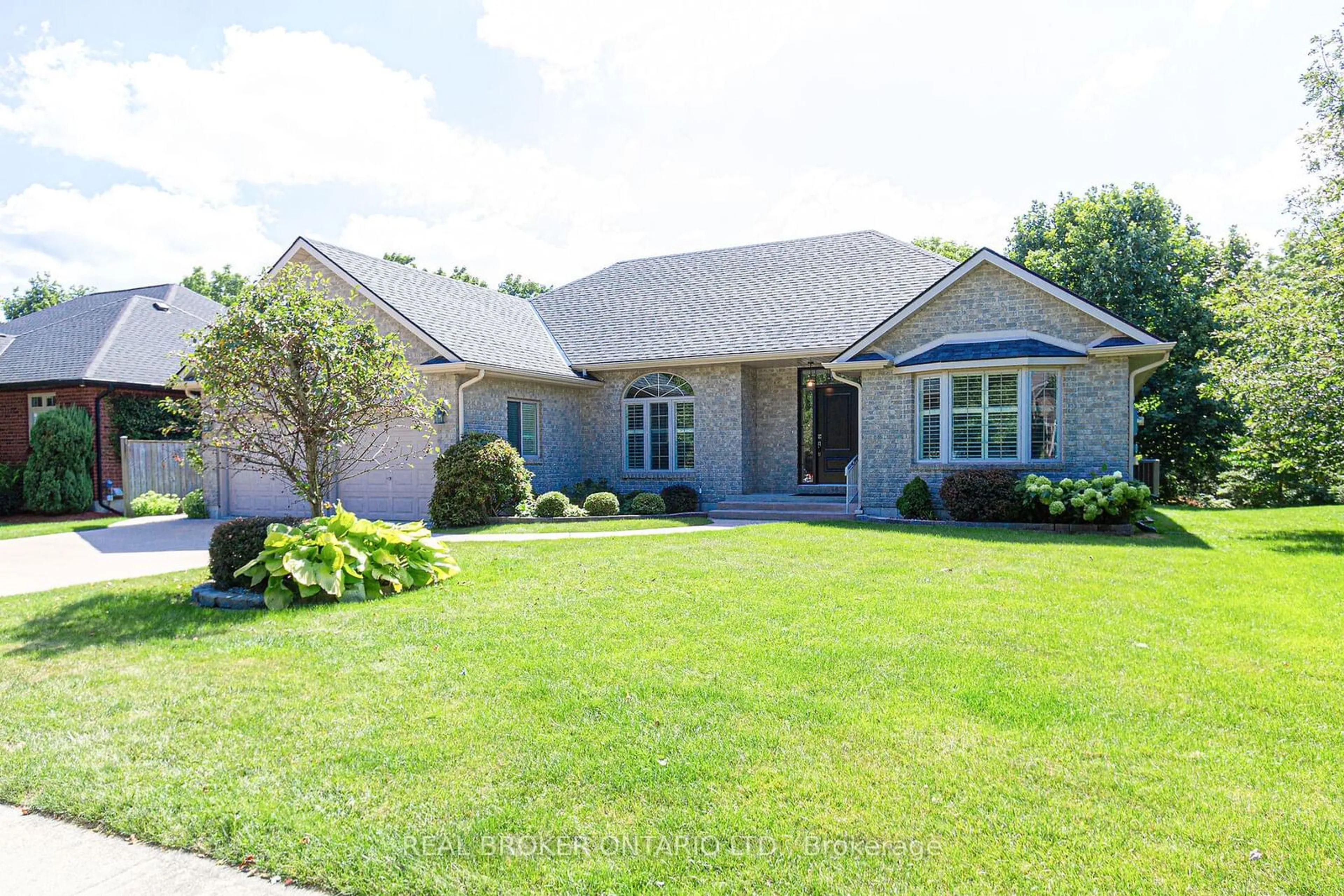 Frontside or backside of a home, cottage for 4 Forest Wood Dr, Norfolk Ontario N0A 1N3