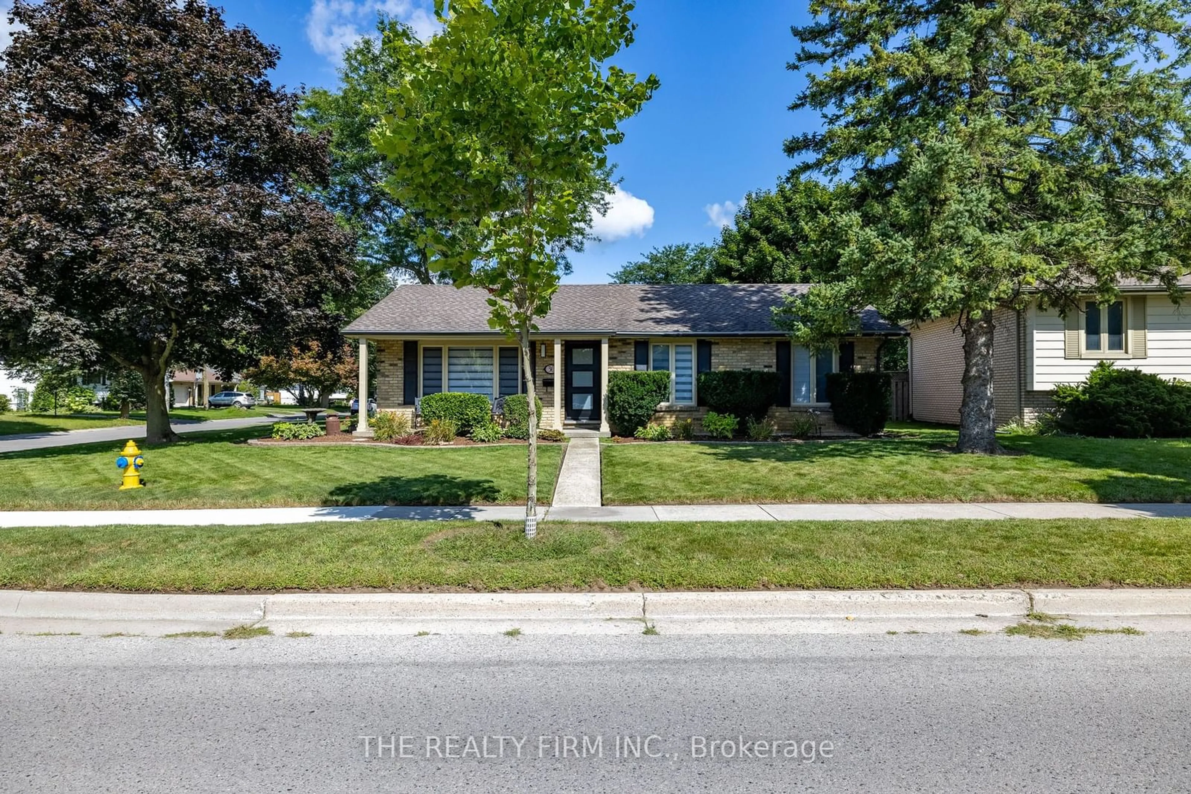 Frontside or backside of a home, the street view for 30 Mclean Dr, London Ontario N5X 1Y3