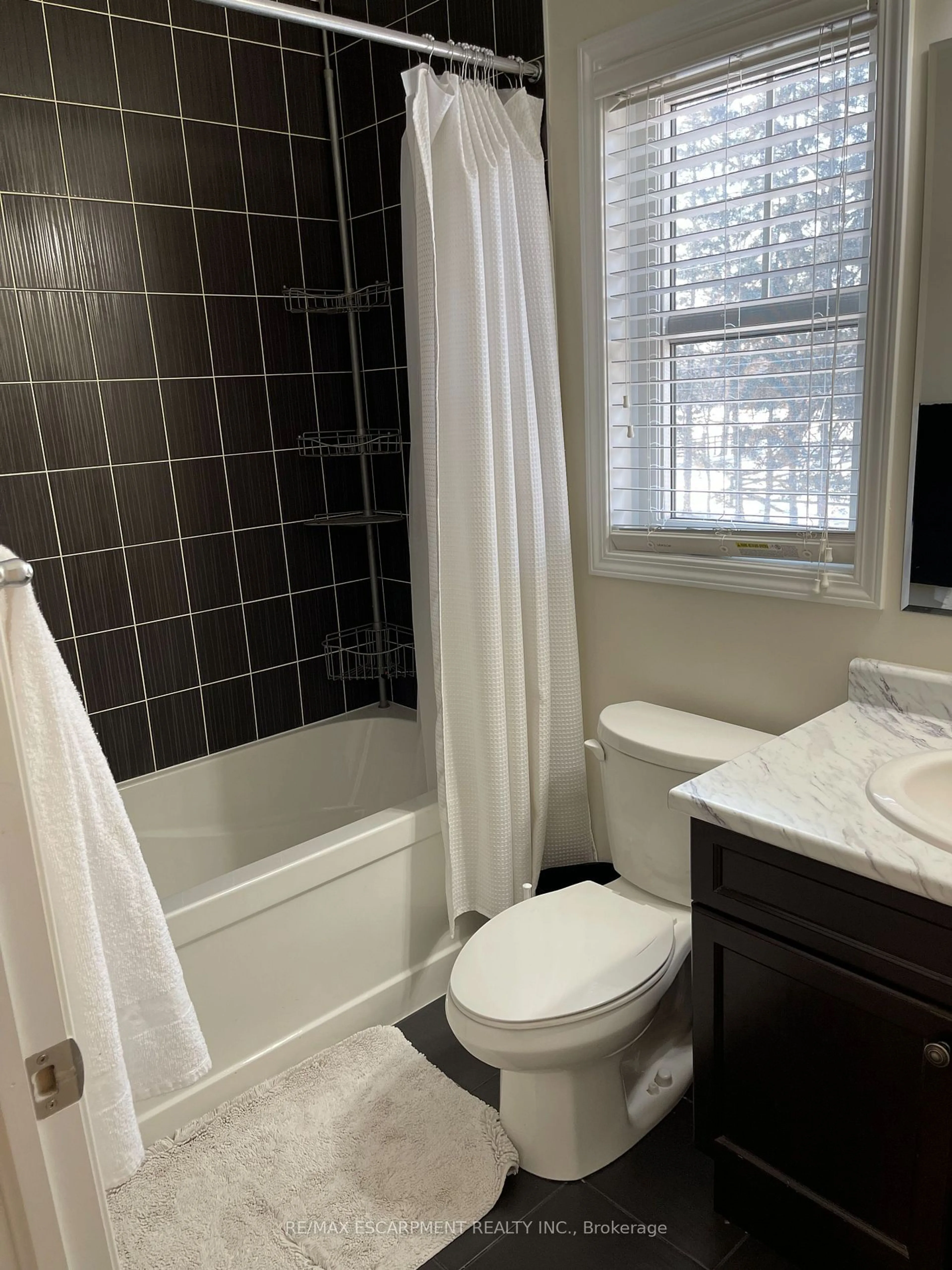 Standard bathroom, ceramic floors for 310 Spring Creek Dr, Hamilton Ontario L8B 0Y5