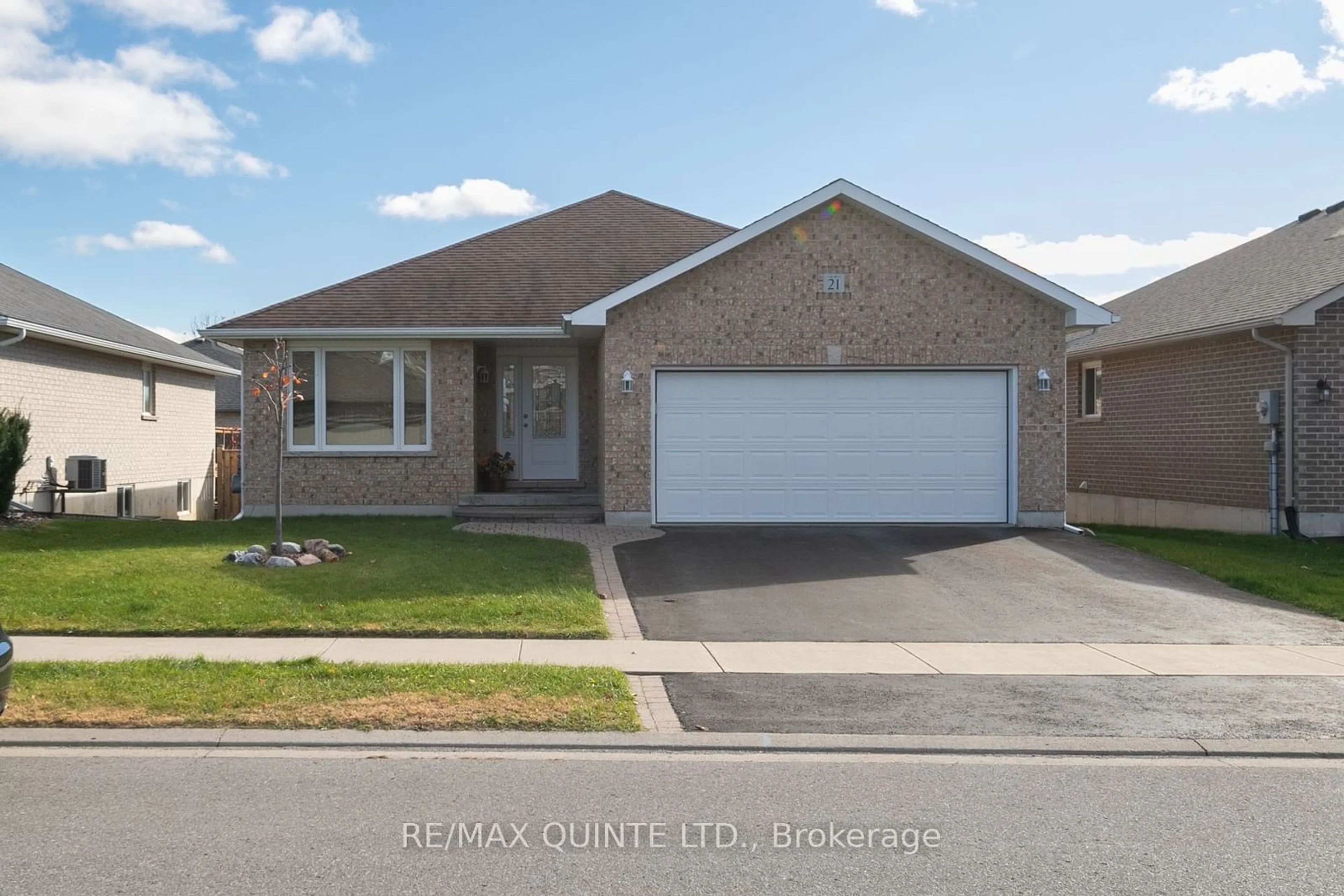 Frontside or backside of a home, the street view for 21 Gale Cres, Belleville Ontario K8N 0M9