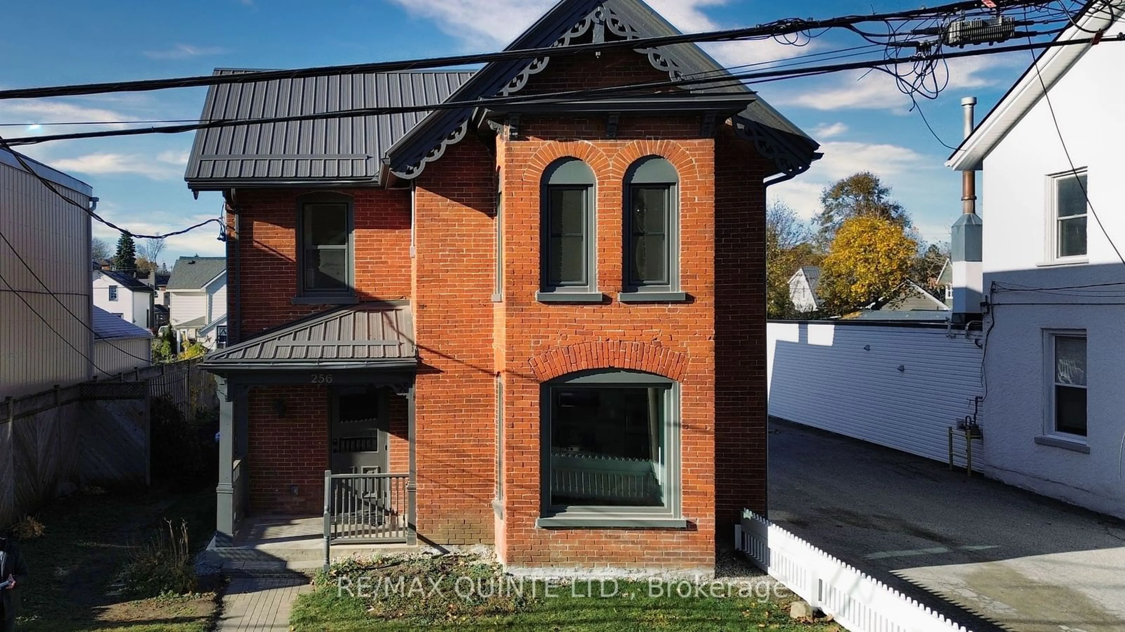 Home with brick exterior material for 256 Coleman St, Belleville Ontario K8P 3H7