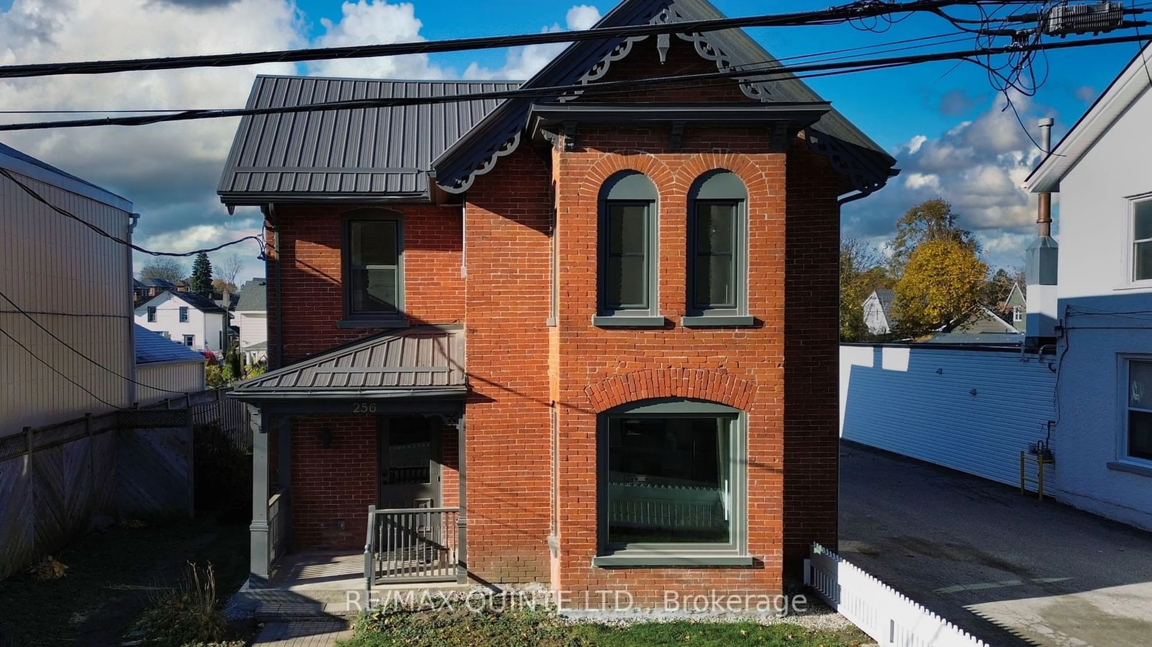 Home with brick exterior material for 256 Coleman St, Belleville Ontario K8P 3H7