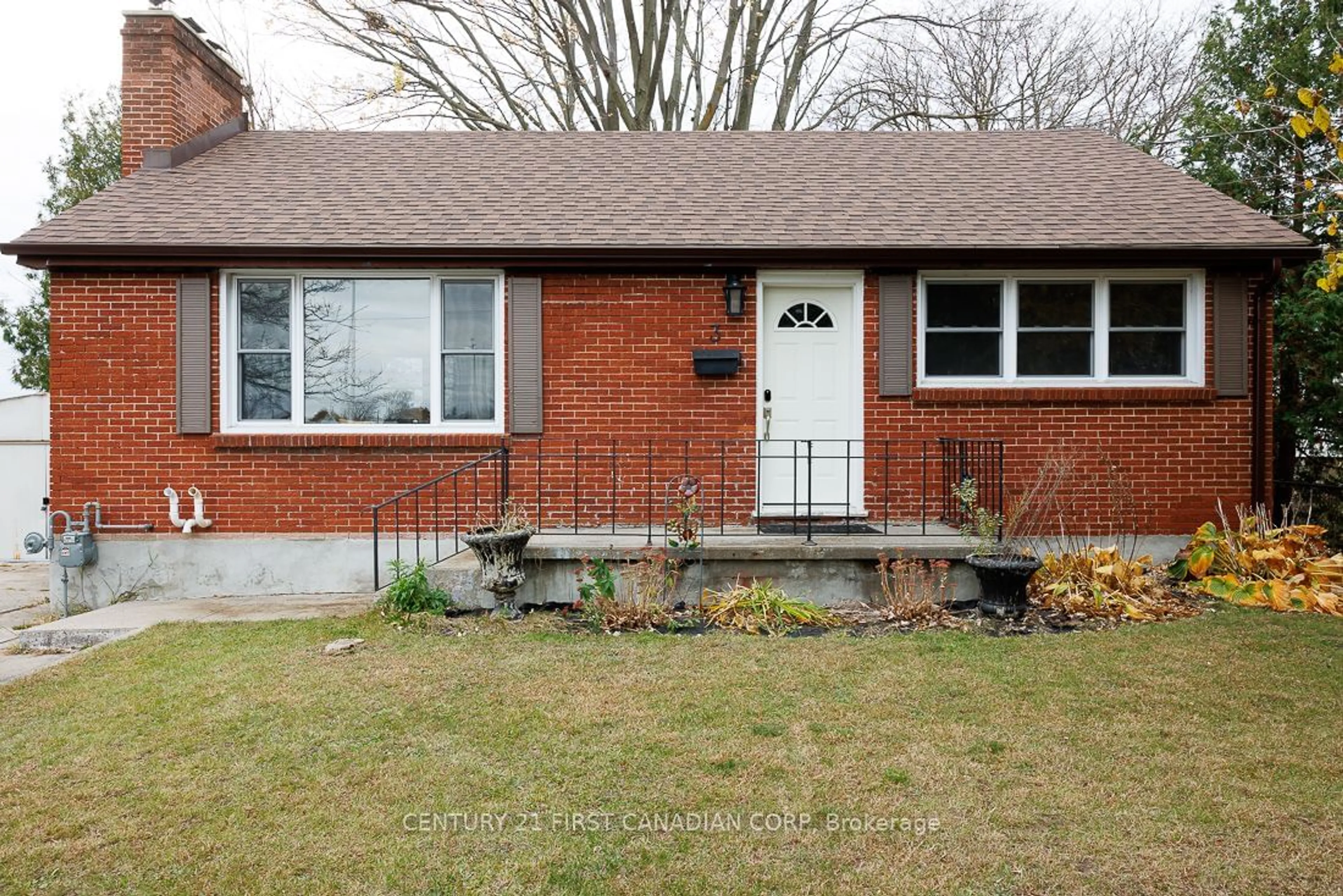 Home with brick exterior material for 3 Coventry Ave, London Ontario N5W 1C2