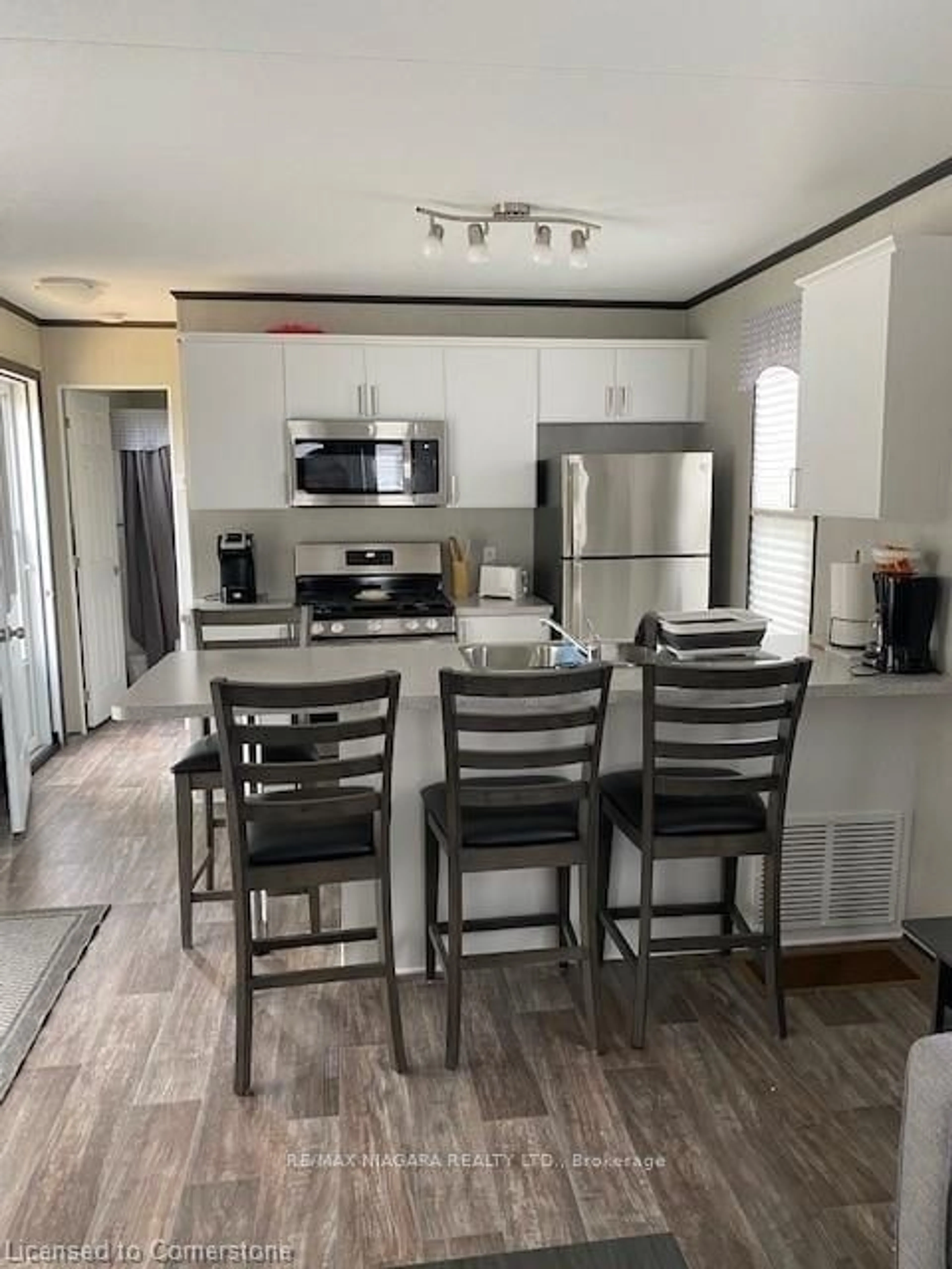 Open concept kitchen for 1501 Line 8 Rd #510, Niagara-on-the-Lake Ontario L0S 1J0