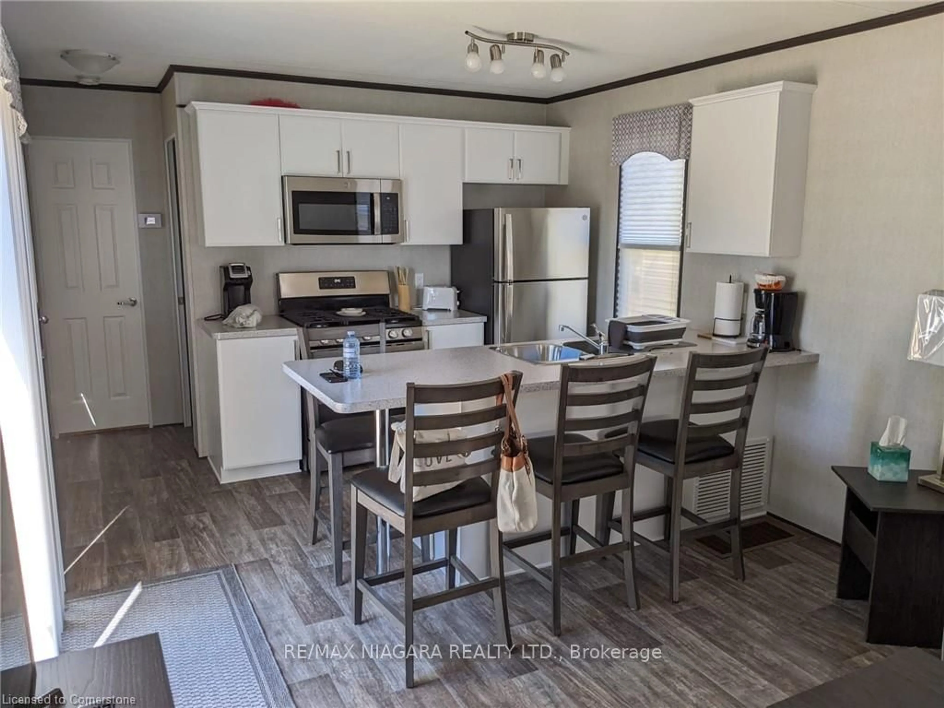 Open concept kitchen for 1501 Line 8 Rd #510, Niagara-on-the-Lake Ontario L0S 1J0