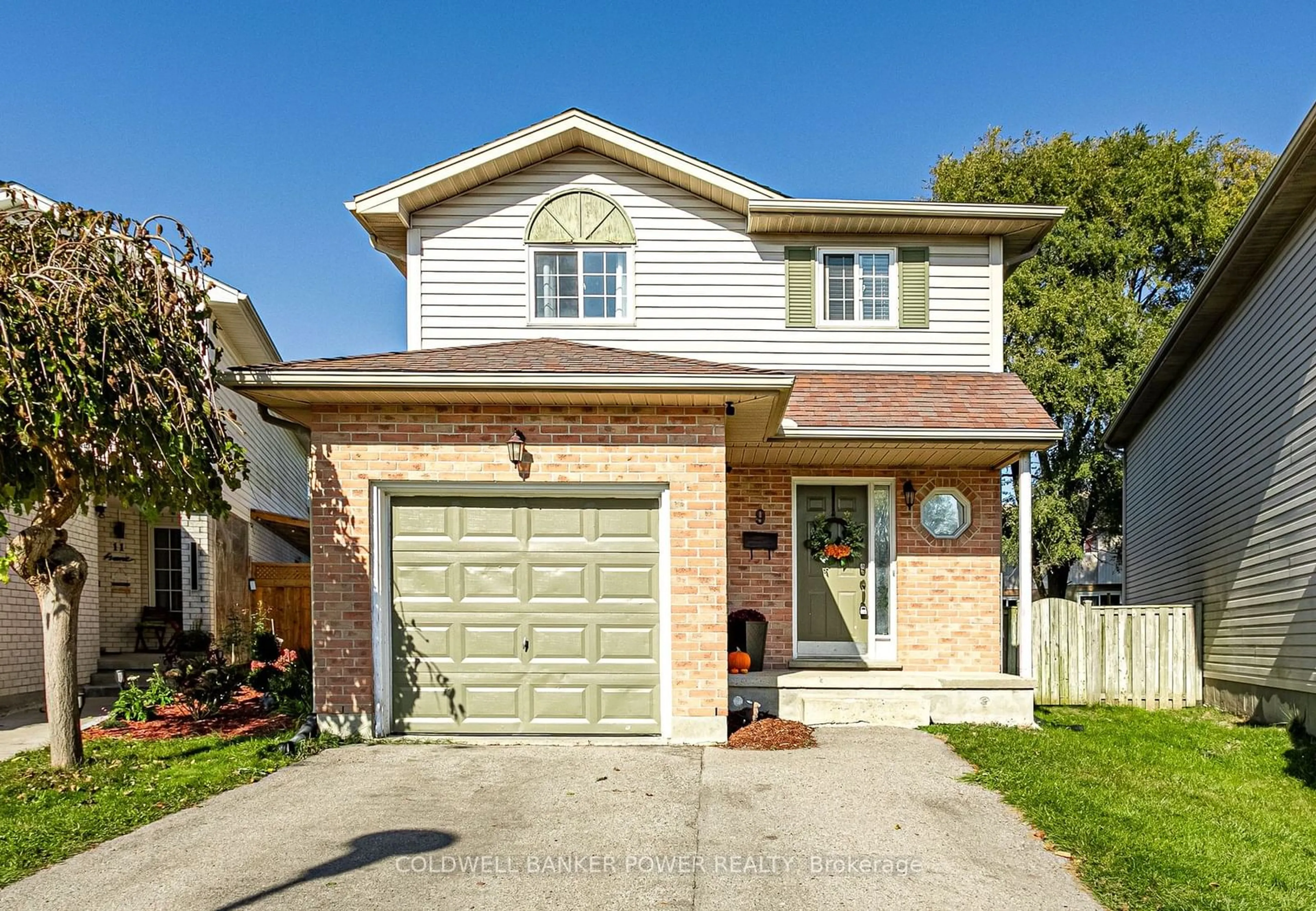 Frontside or backside of a home, the street view for 9 PONDS EDGE Crt, London Ontario N5Z 5C4