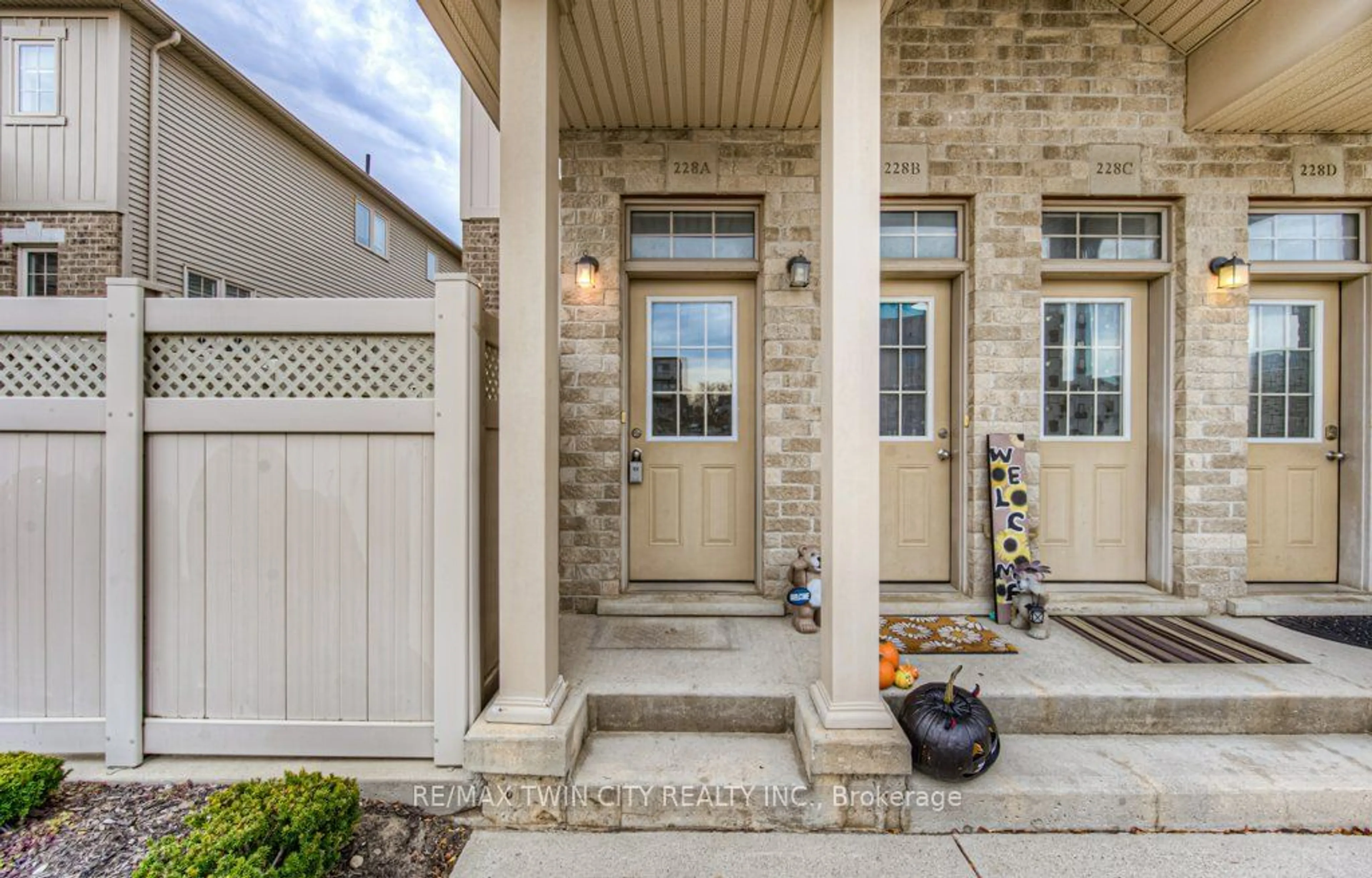 Indoor entryway, ceramic floors for 228 Jessica Cres #A, Kitchener Ontario N2R 0C5