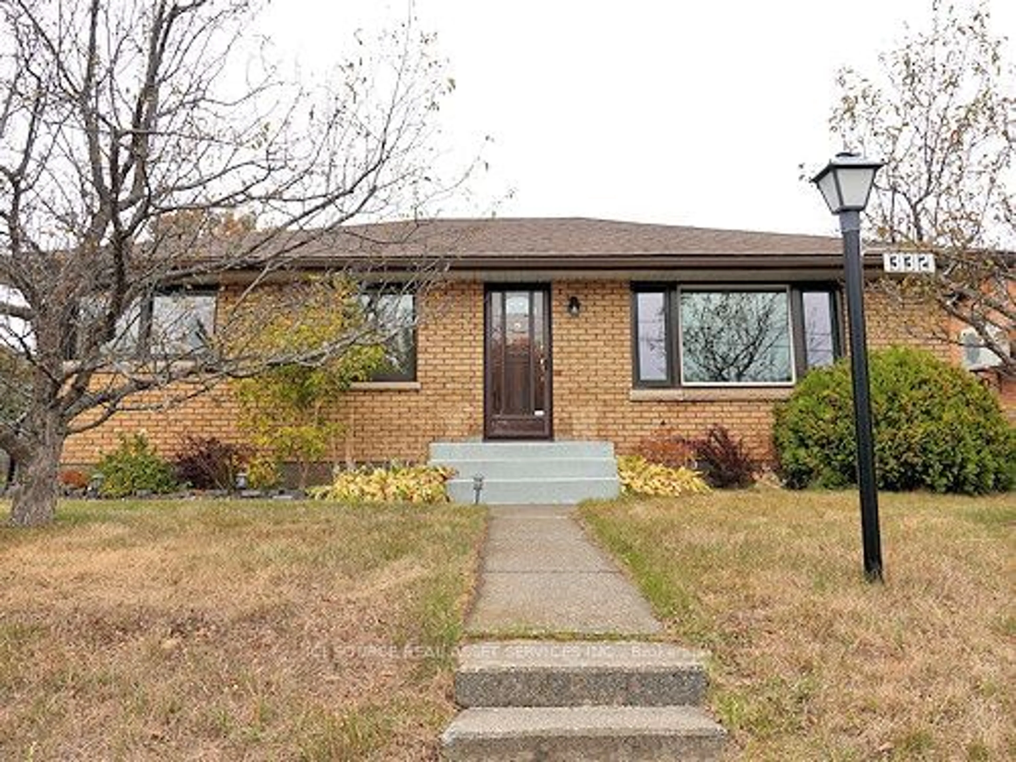 Frontside or backside of a home, cottage for 332 Merrill St, Thunder Bay Ontario P7A 1E4