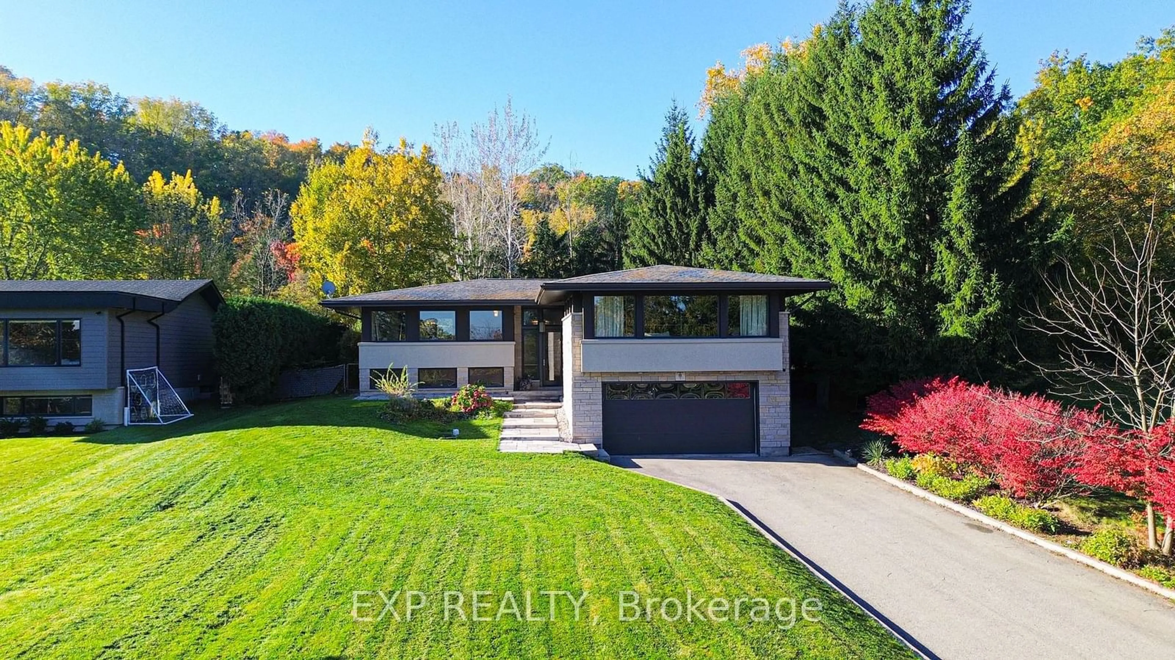 Frontside or backside of a home, the street view for 10 Reservoir Rd, Hamilton Ontario L8E 5K8