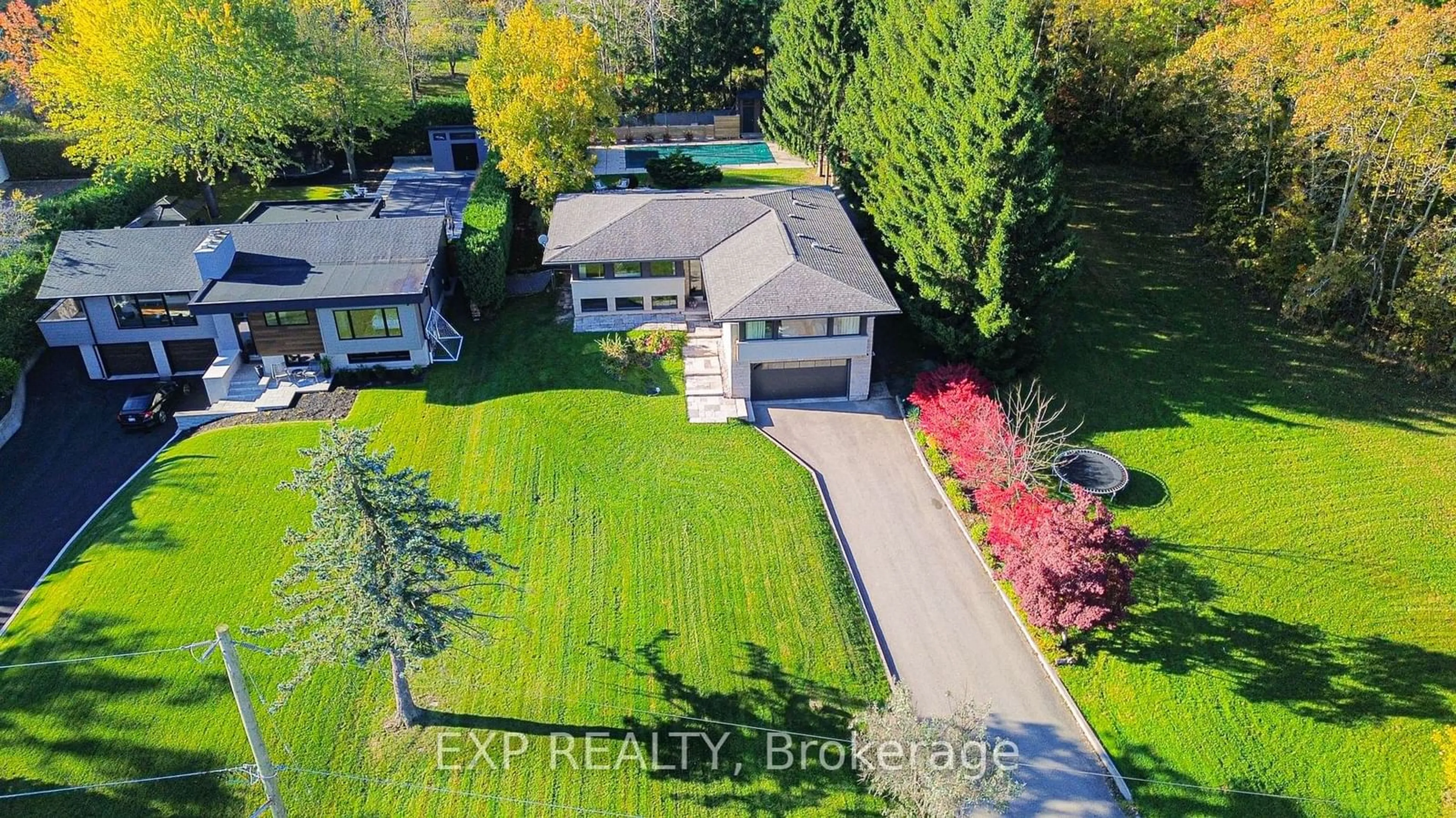 Frontside or backside of a home, the fenced backyard for 10 Reservoir Rd, Hamilton Ontario L8E 5K8