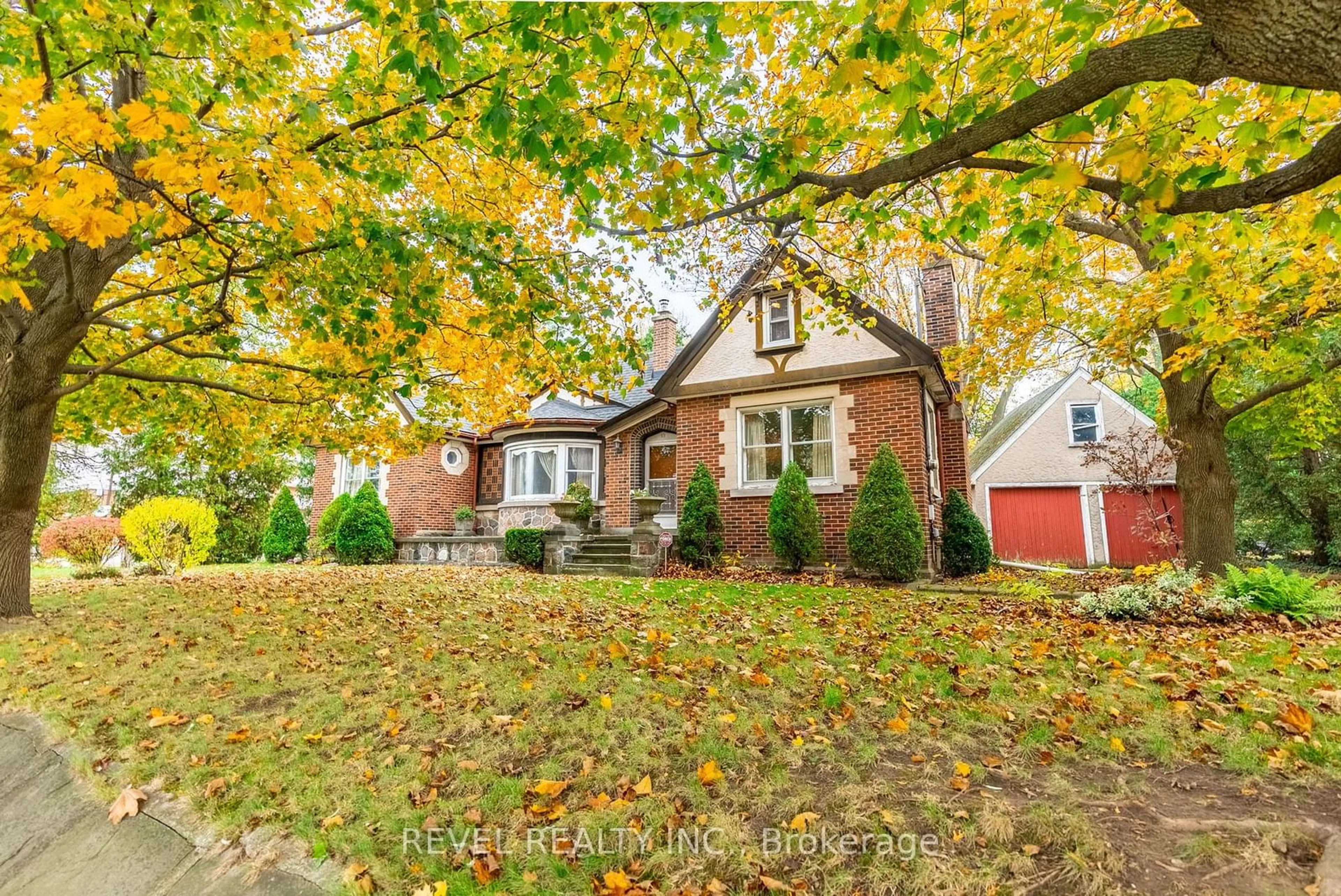 Frontside or backside of a home, the street view for 19 Pottruff Rd, Hamilton Ontario L8K 3Z7