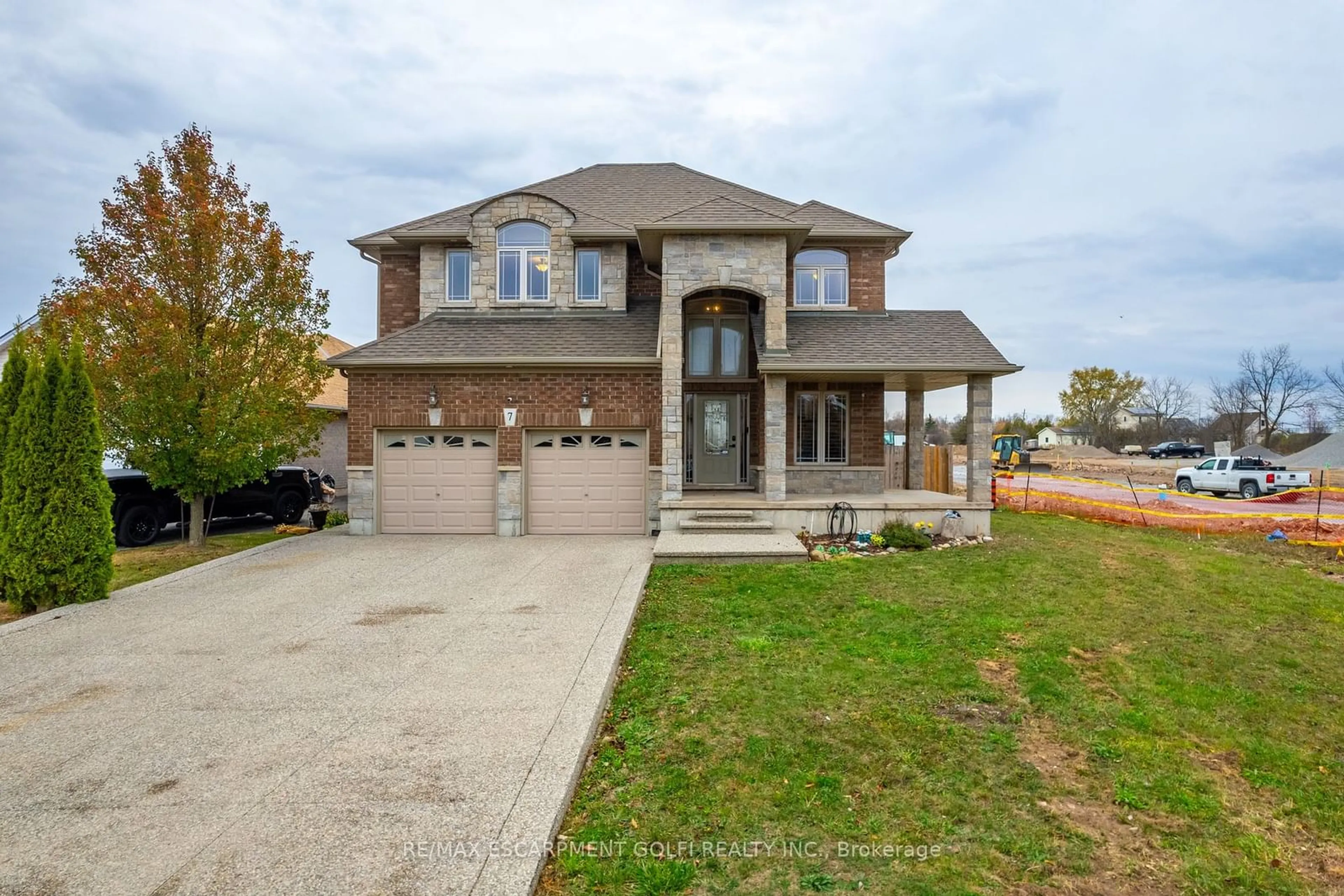 Frontside or backside of a home, the street view for 7 Meadowlark Dr, Port Colborne Ontario L3K 6E3