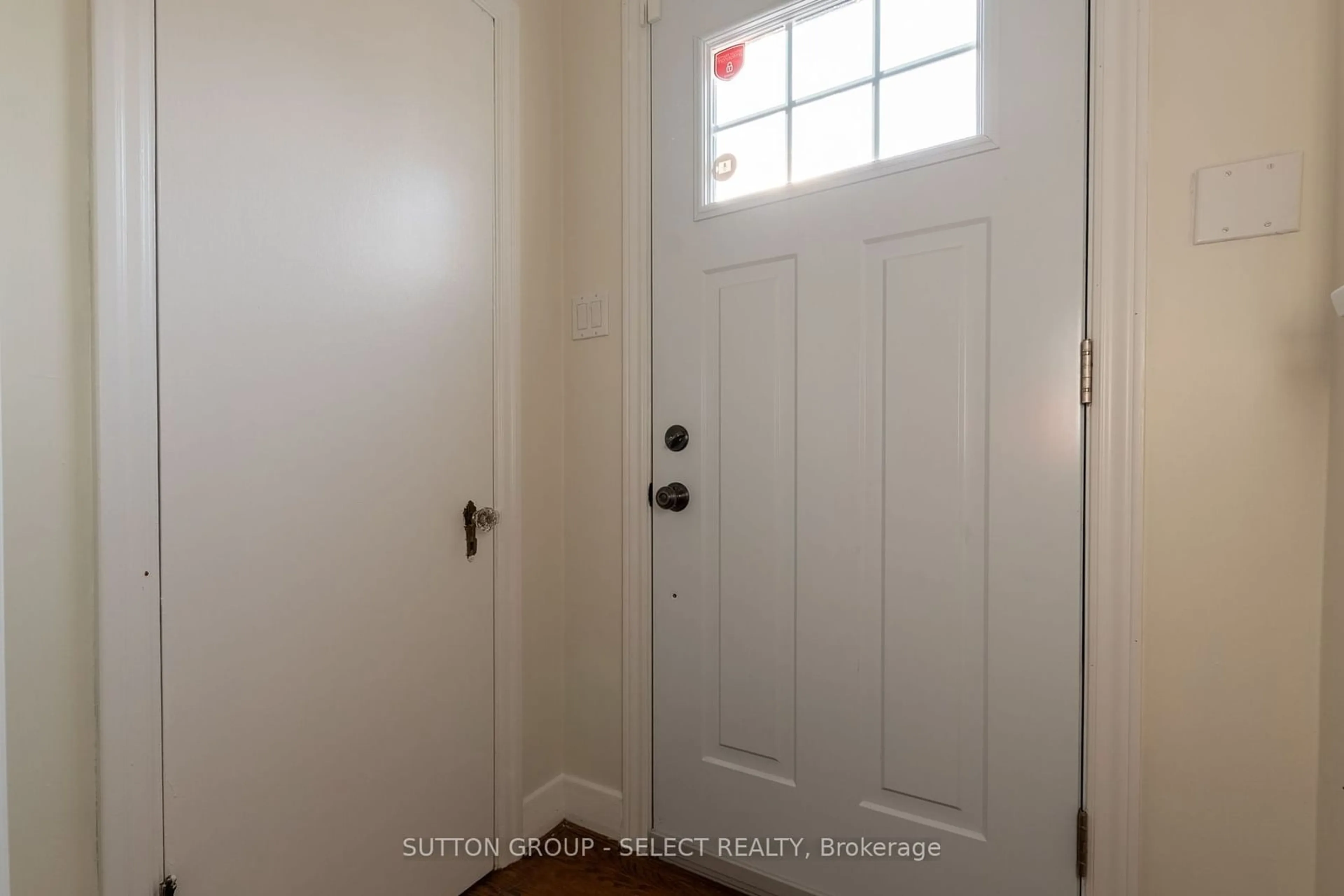 Indoor entryway, not visible floor for 618 St James St, London Ontario N5Y 3P8