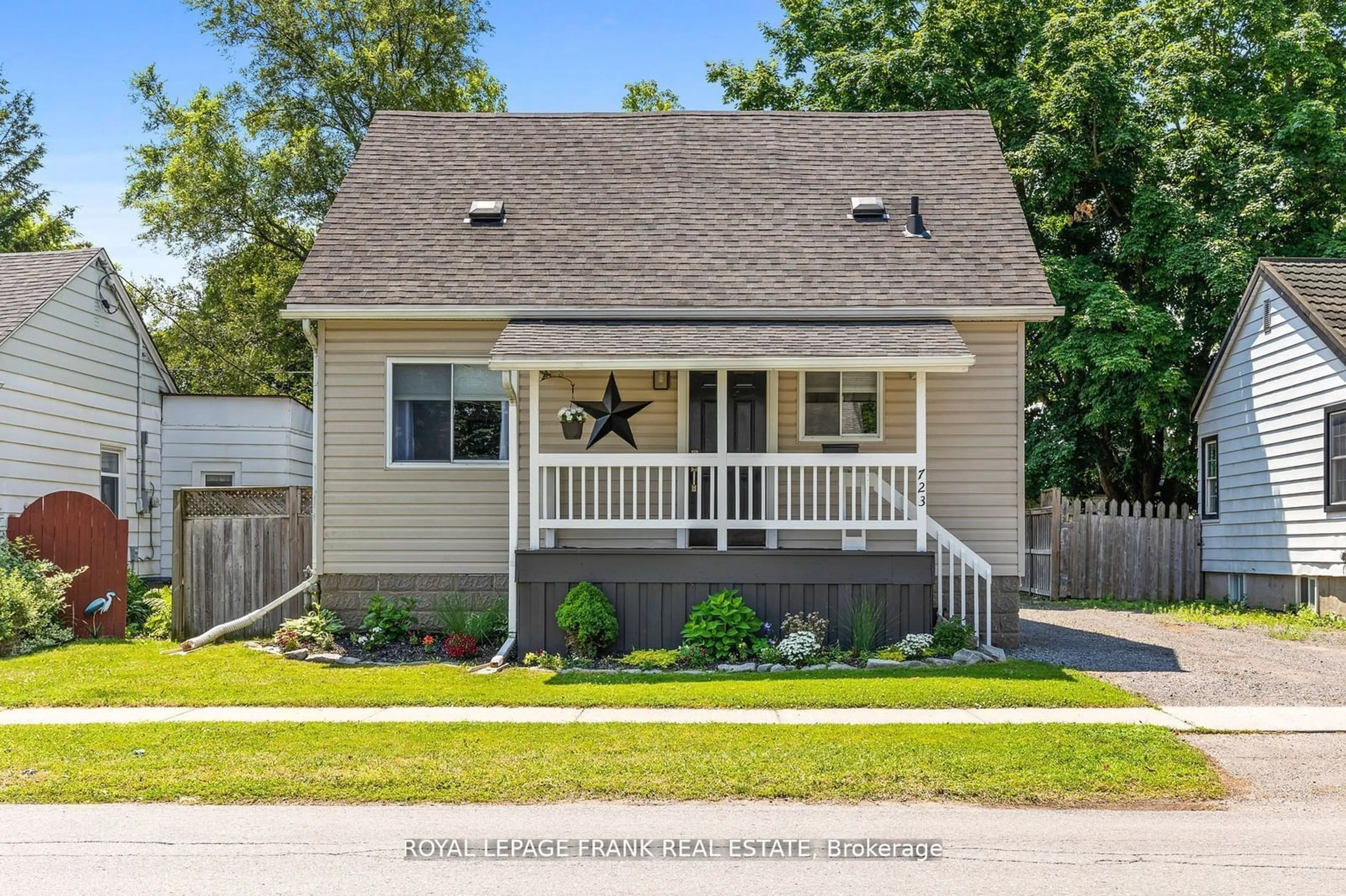 Frontside or backside of a home, cottage for 723 St Marys St, Peterborough Ontario K9J 4H1