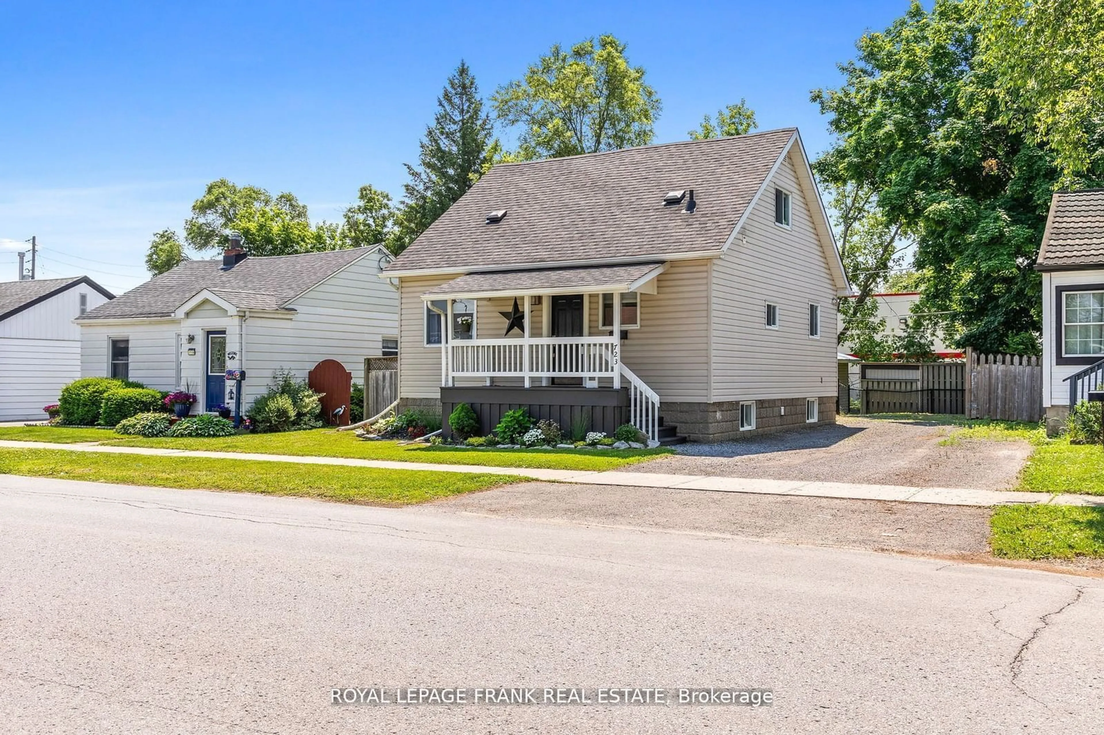 Frontside or backside of a home, cottage for 723 St Marys St, Peterborough Ontario K9J 4H1