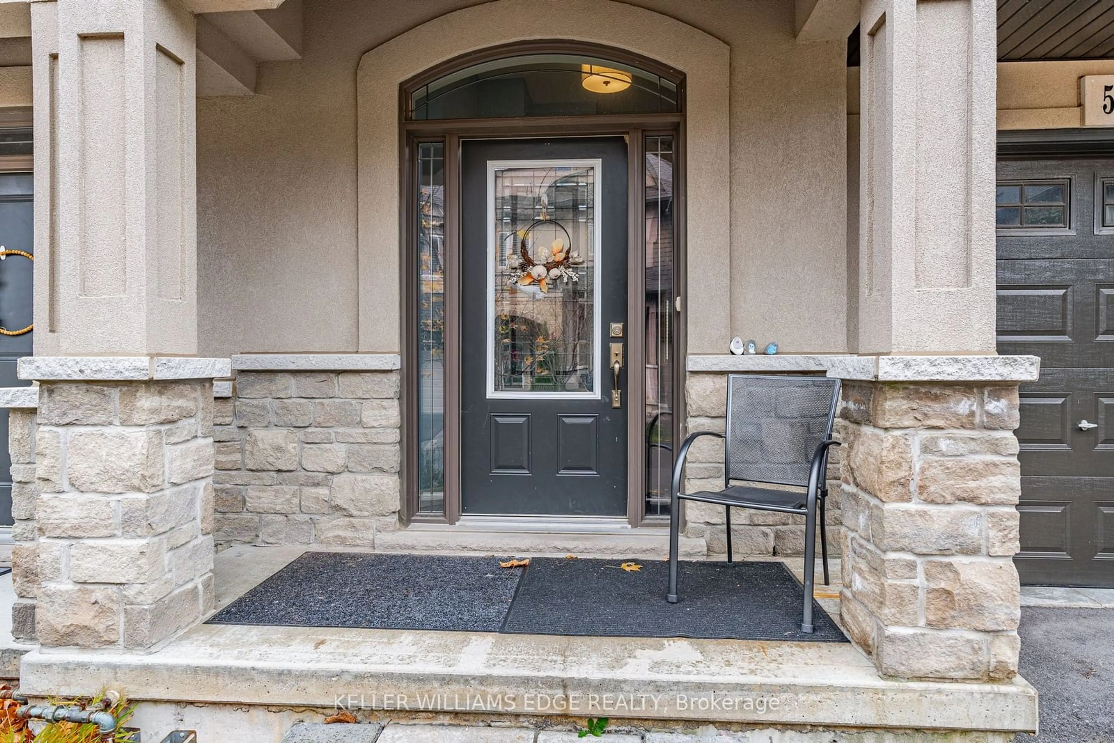 Indoor entryway for 55 Sonoma Valley Cres, Hamilton Ontario L9B 0J3