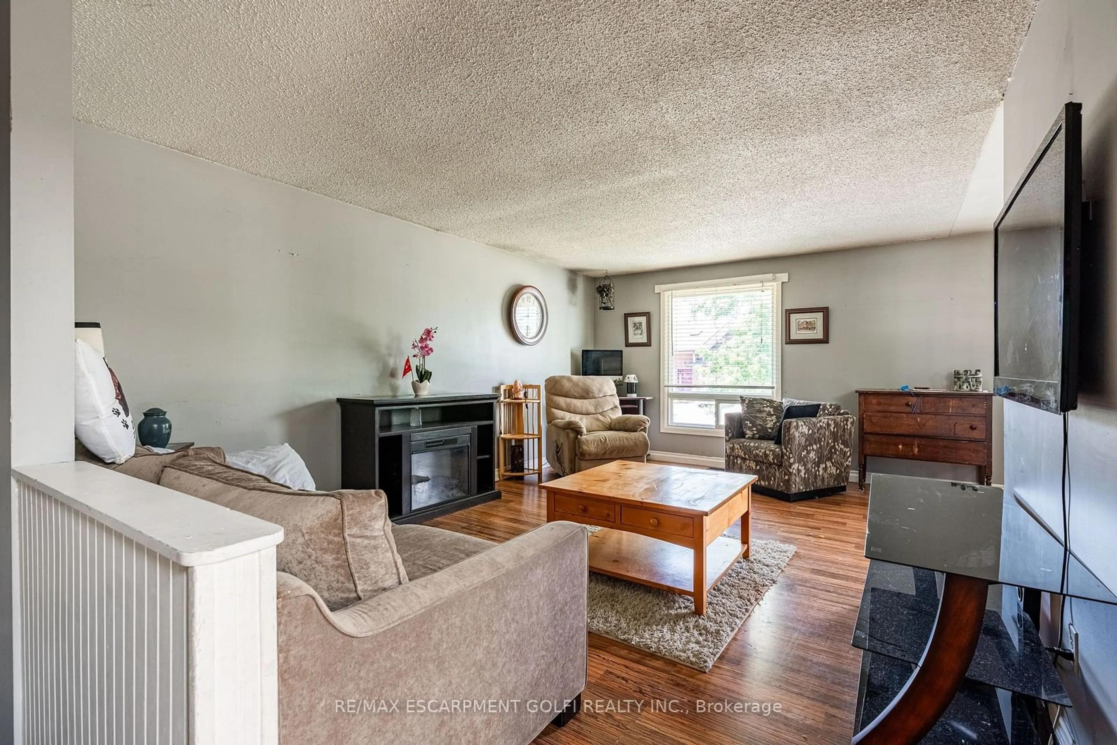 Living room, wood floors for 13 Keefer Rd, Thorold Ontario L2V 4M6