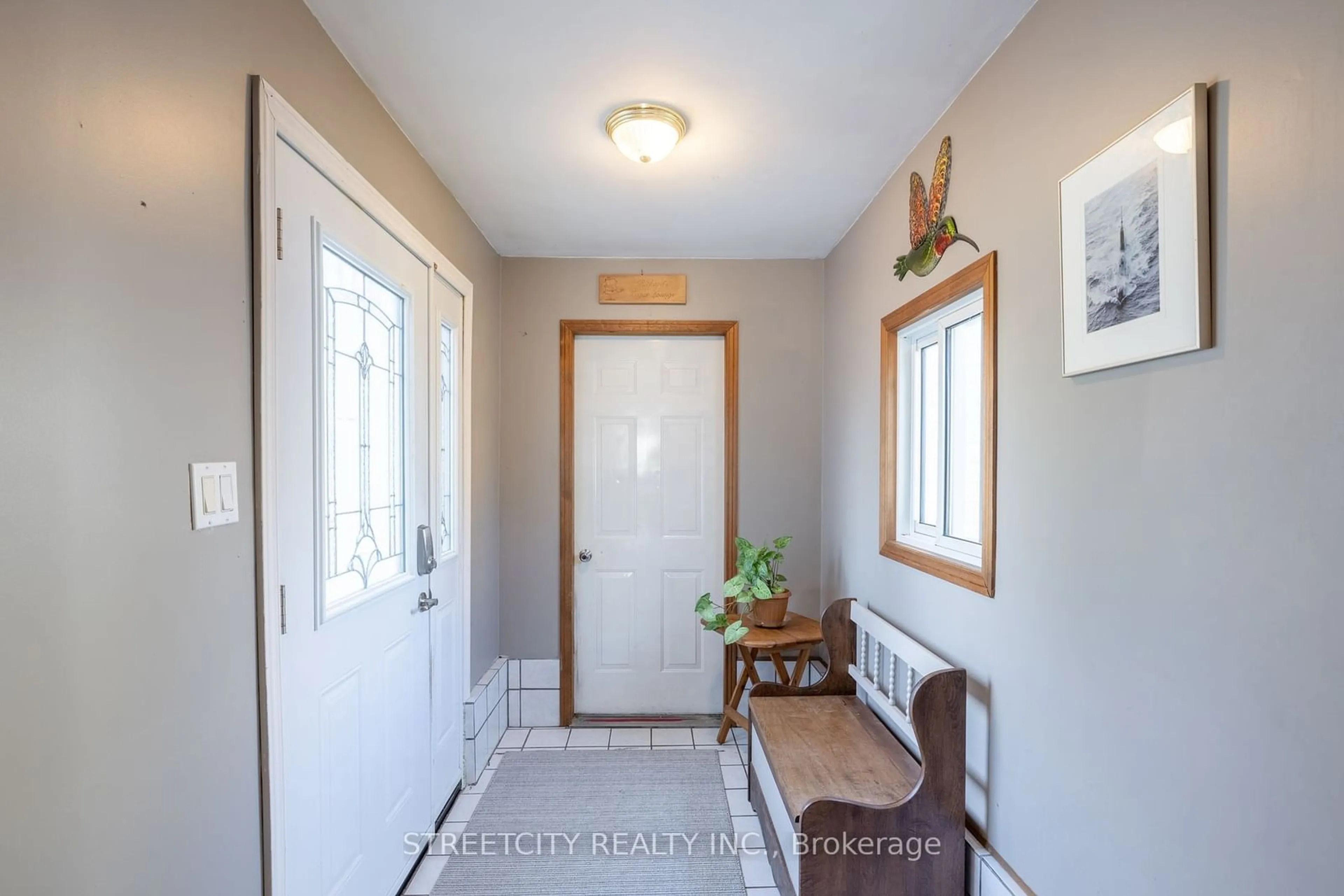 Indoor entryway, wood floors for 181 WEST PARK Dr, North Middlesex Ontario N0M 2K0