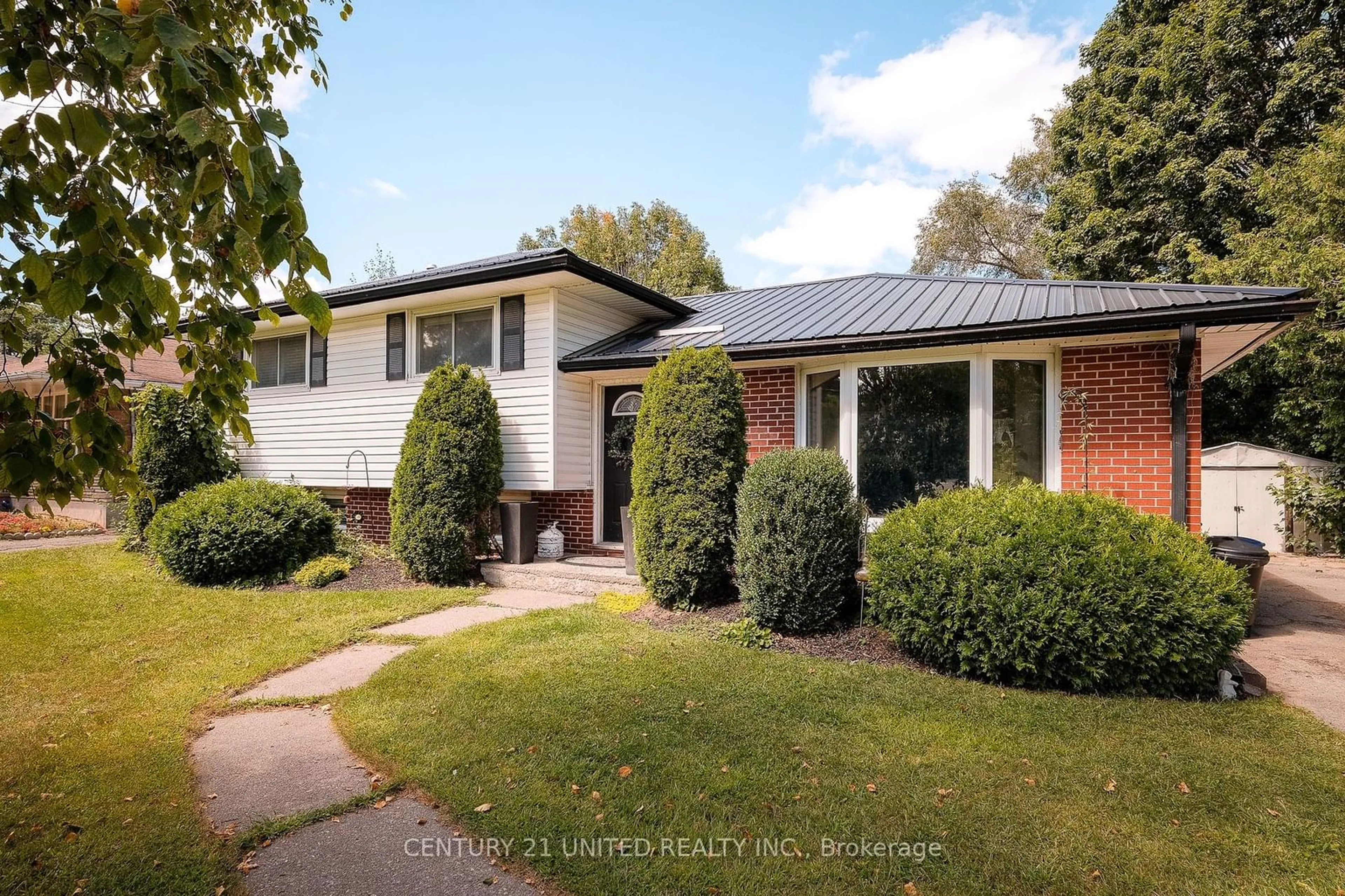 Frontside or backside of a home, cottage for 241 Woodward Ave, Smith-Ennismore-Lakefield Ontario K9L 1K1