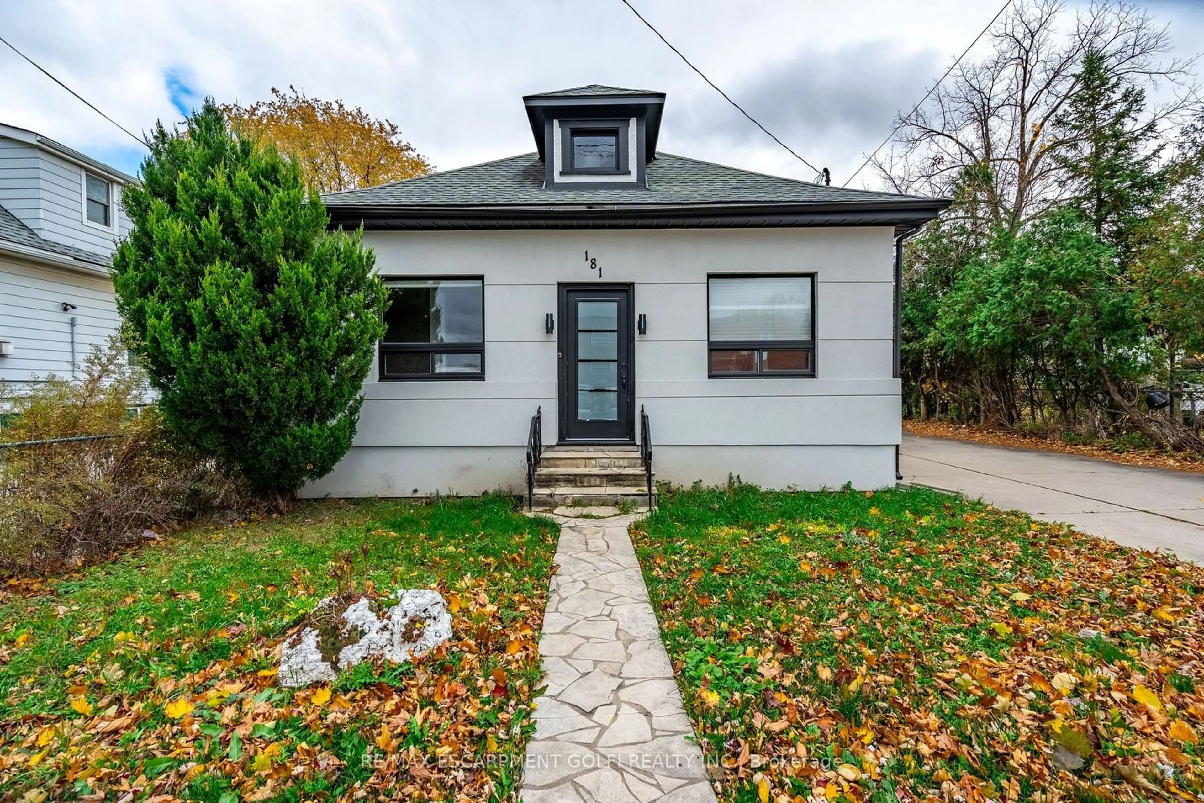 Frontside or backside of a home, cottage for 181 East 5th St, Hamilton Ontario L9A 2Z7