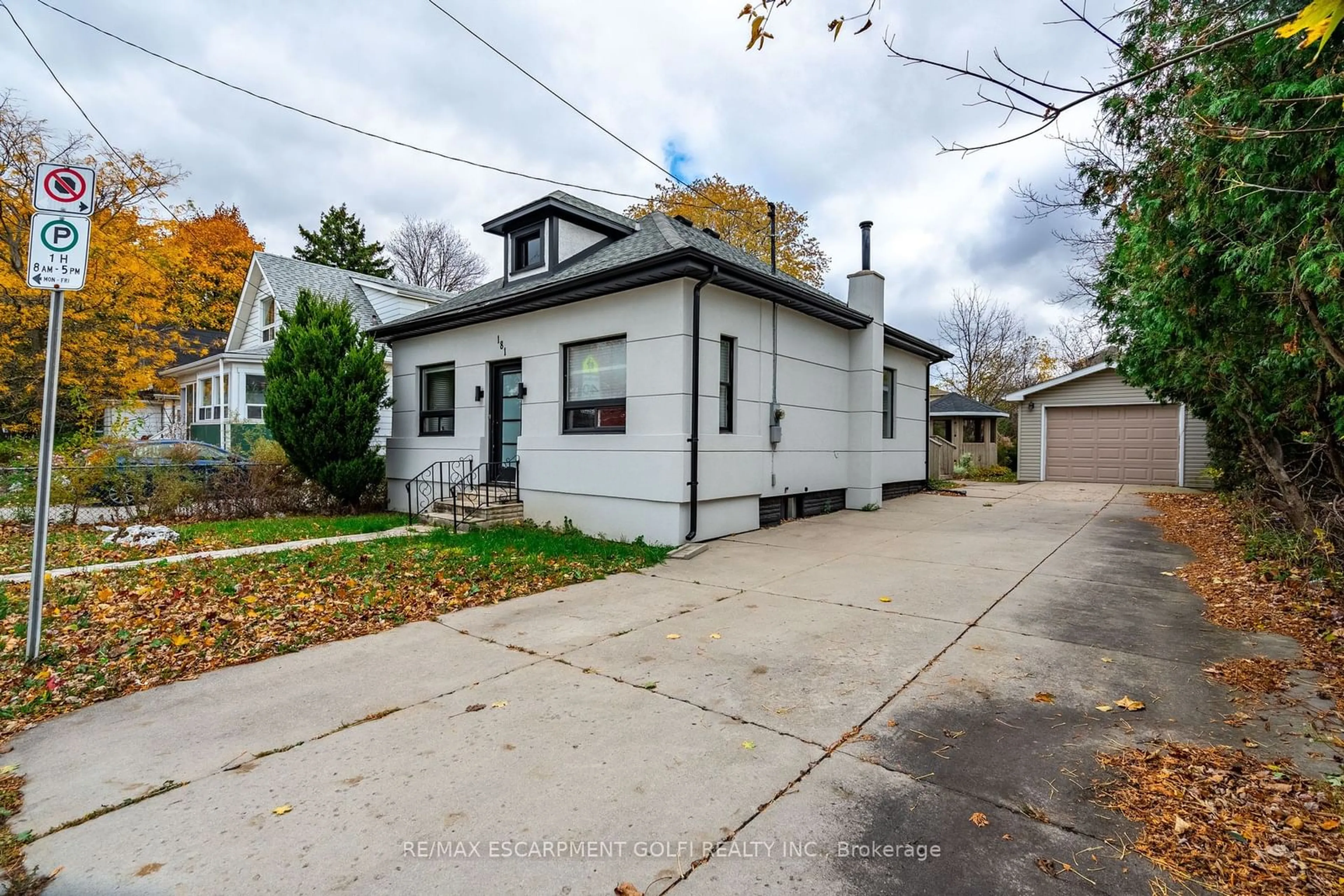 Frontside or backside of a home, the street view for 181 East 5th St, Hamilton Ontario L9A 2Z7