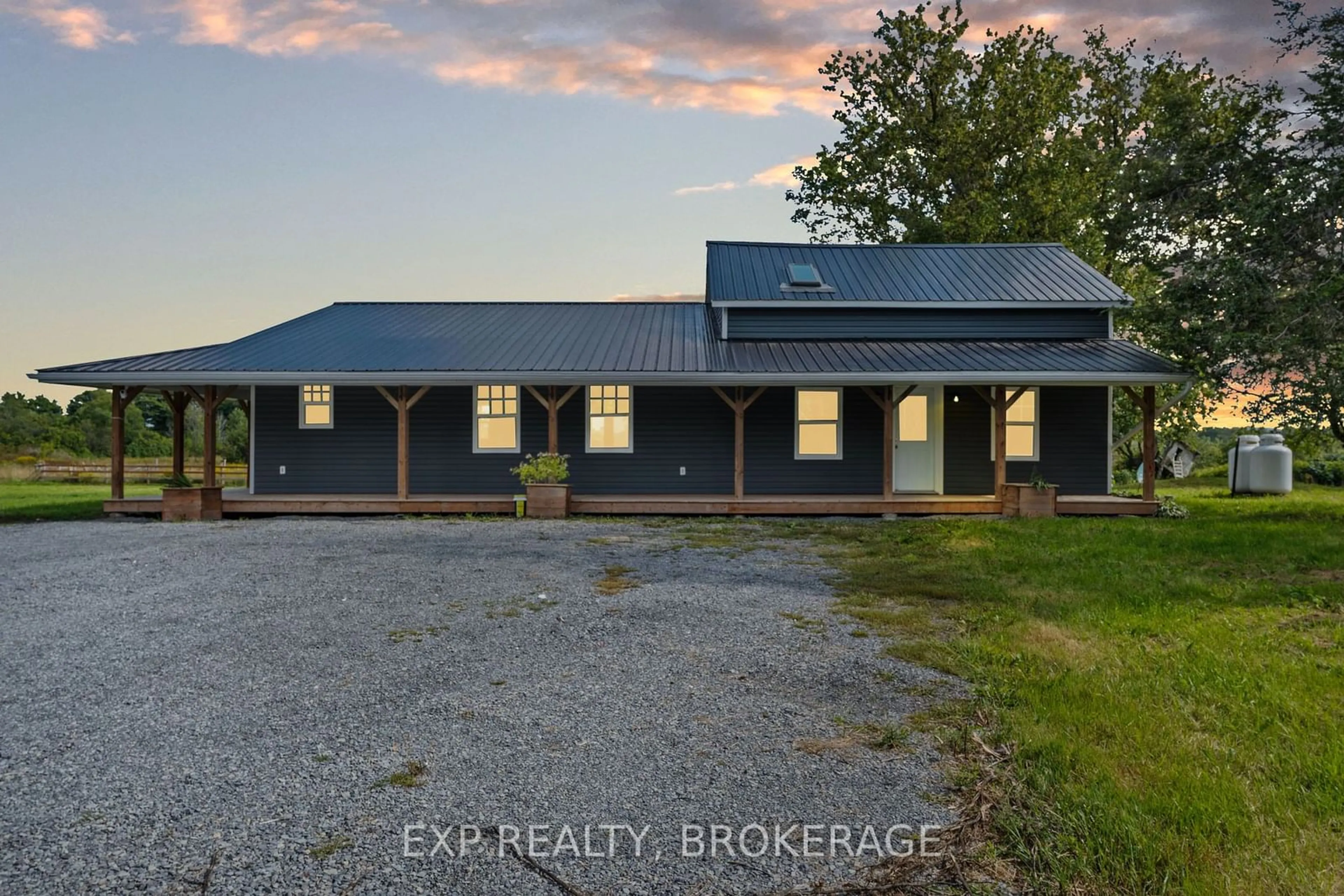 Frontside or backside of a home, the front or back of building for 372 CHIPMUNK RIDGE Rd, Loyalist Ontario K0H 2H0