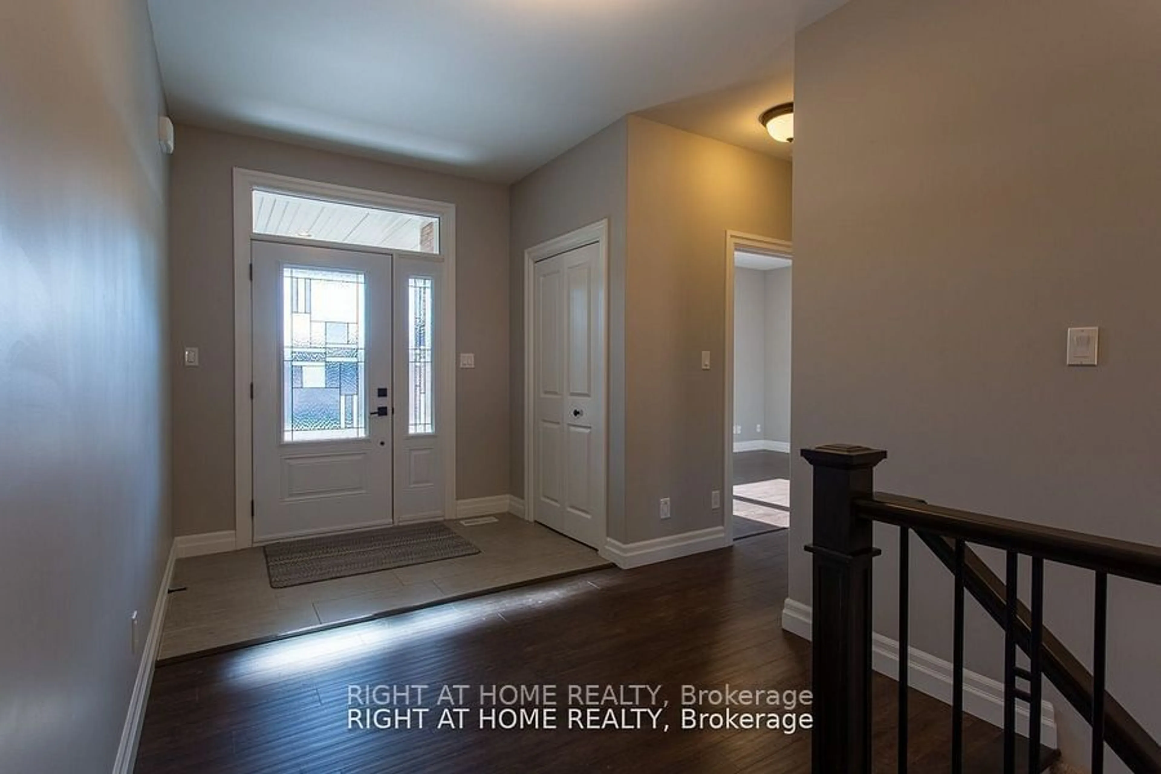 Indoor entryway, wood floors for 27 Gavin Cres, Quinte West Ontario K8V 2H0