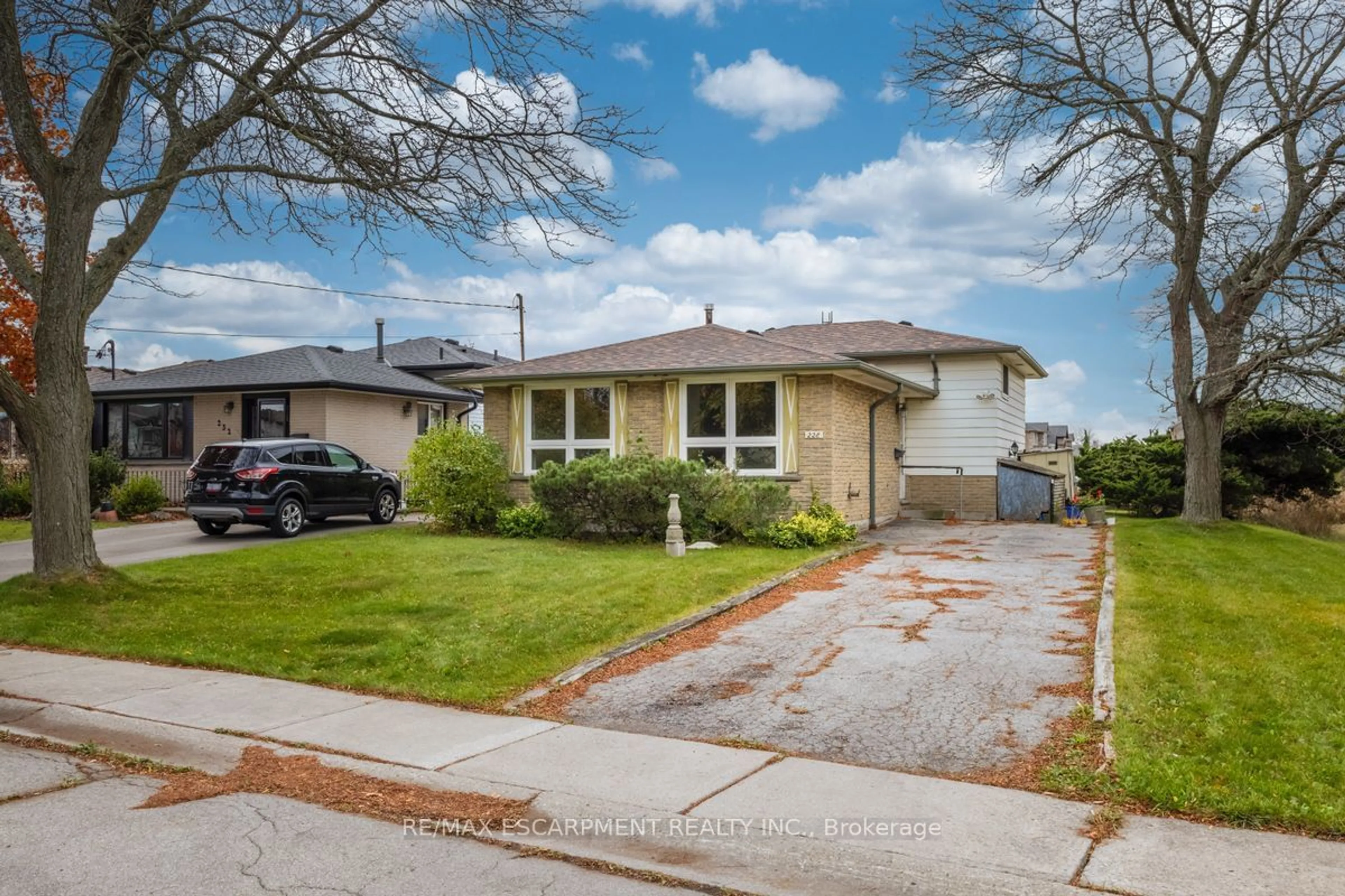 Frontside or backside of a home, the fenced backyard for 228 Eaglewood Dr, Hamilton Ontario L8W 1S9