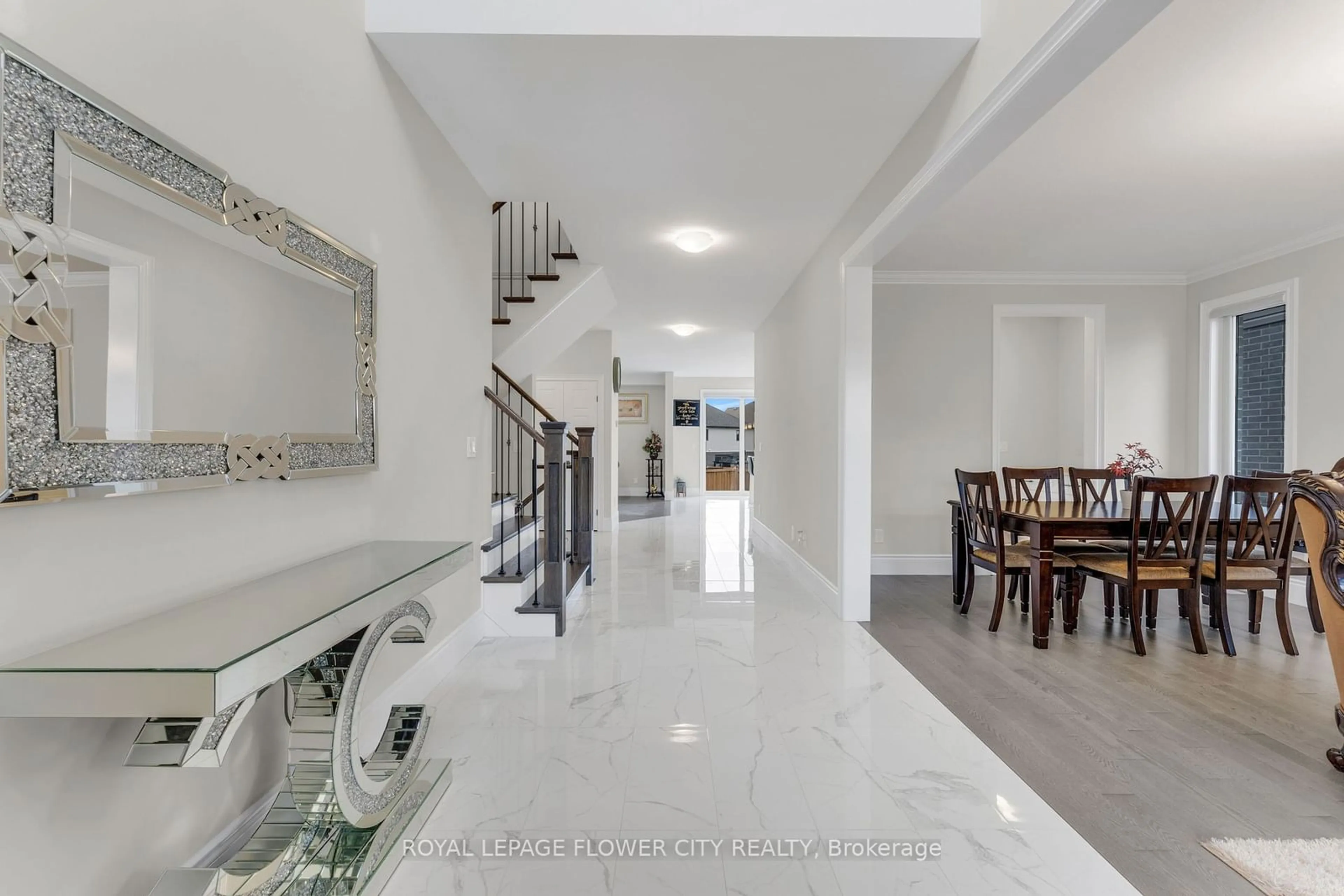 Indoor foyer, ceramic floors for 130 Birdie Crt, Woodstock Ontario N4T 0N3