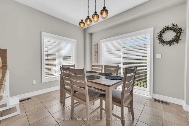 Additional property image - 8 SAYBROOK Gdns