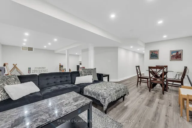 Additional property image - 8 SAYBROOK Gdns