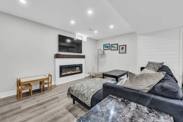 Additional property image - 8 SAYBROOK Gdns