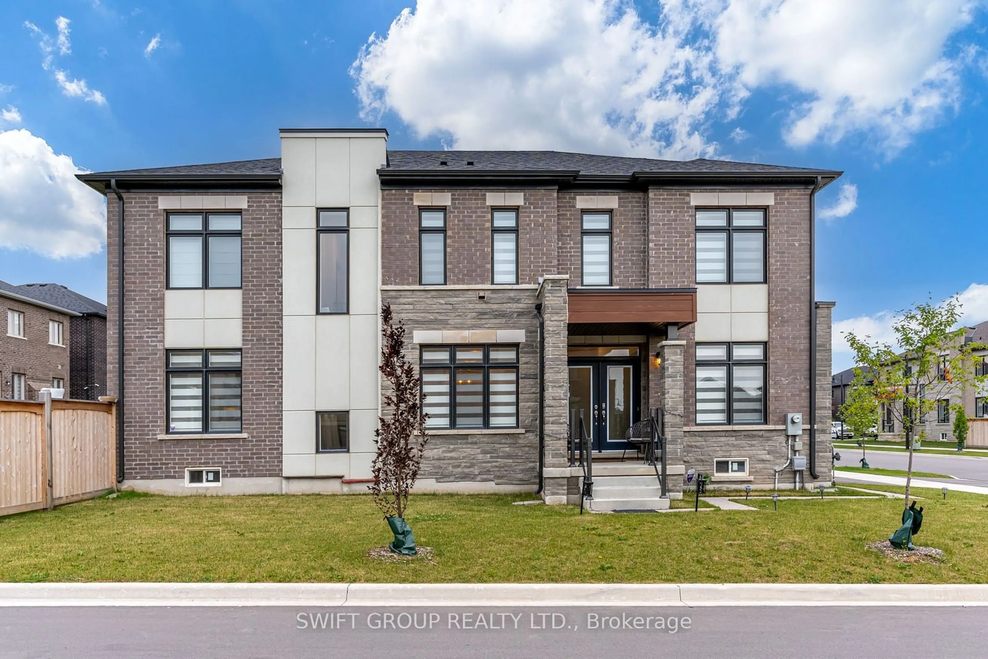 Home with brick exterior material for 179 Great Falls Blvd, Hamilton Ontario L8B 1Y6