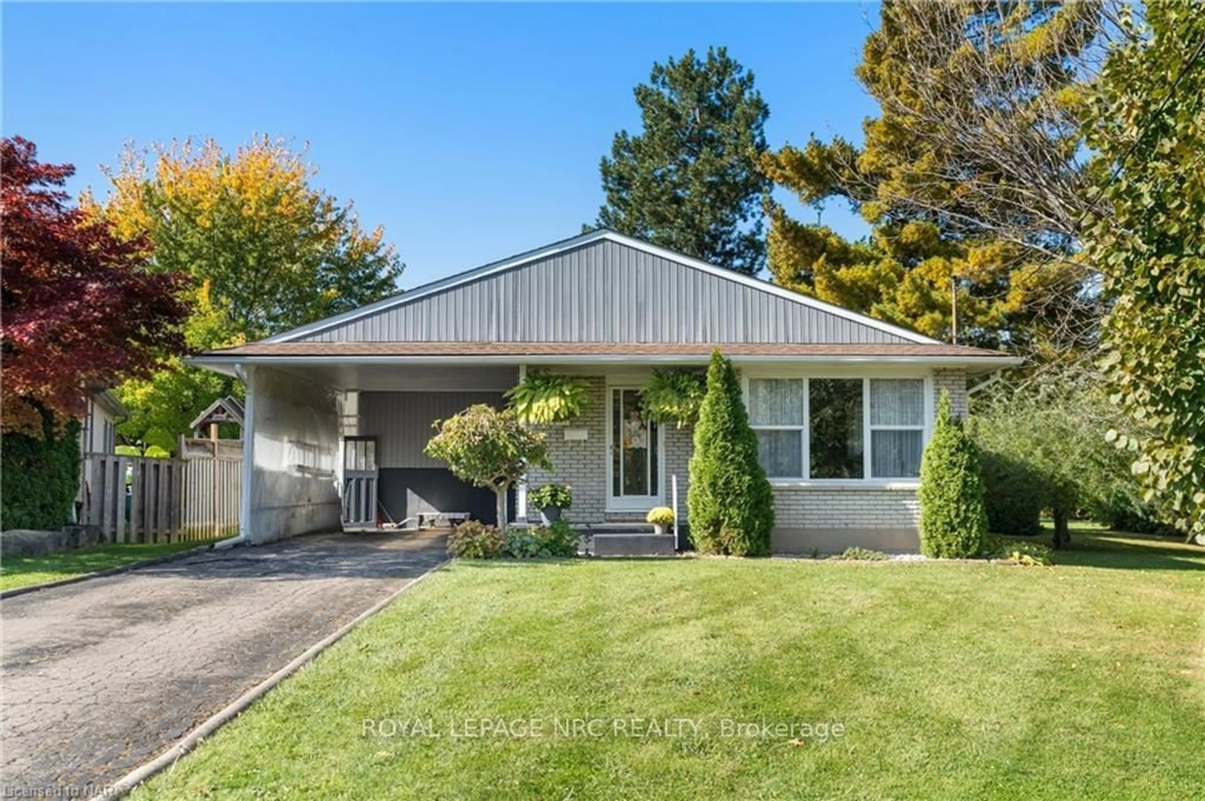 Frontside or backside of a home, cottage for 14 VALLEY Rd, St. Catharines Ontario L2S 1Y6