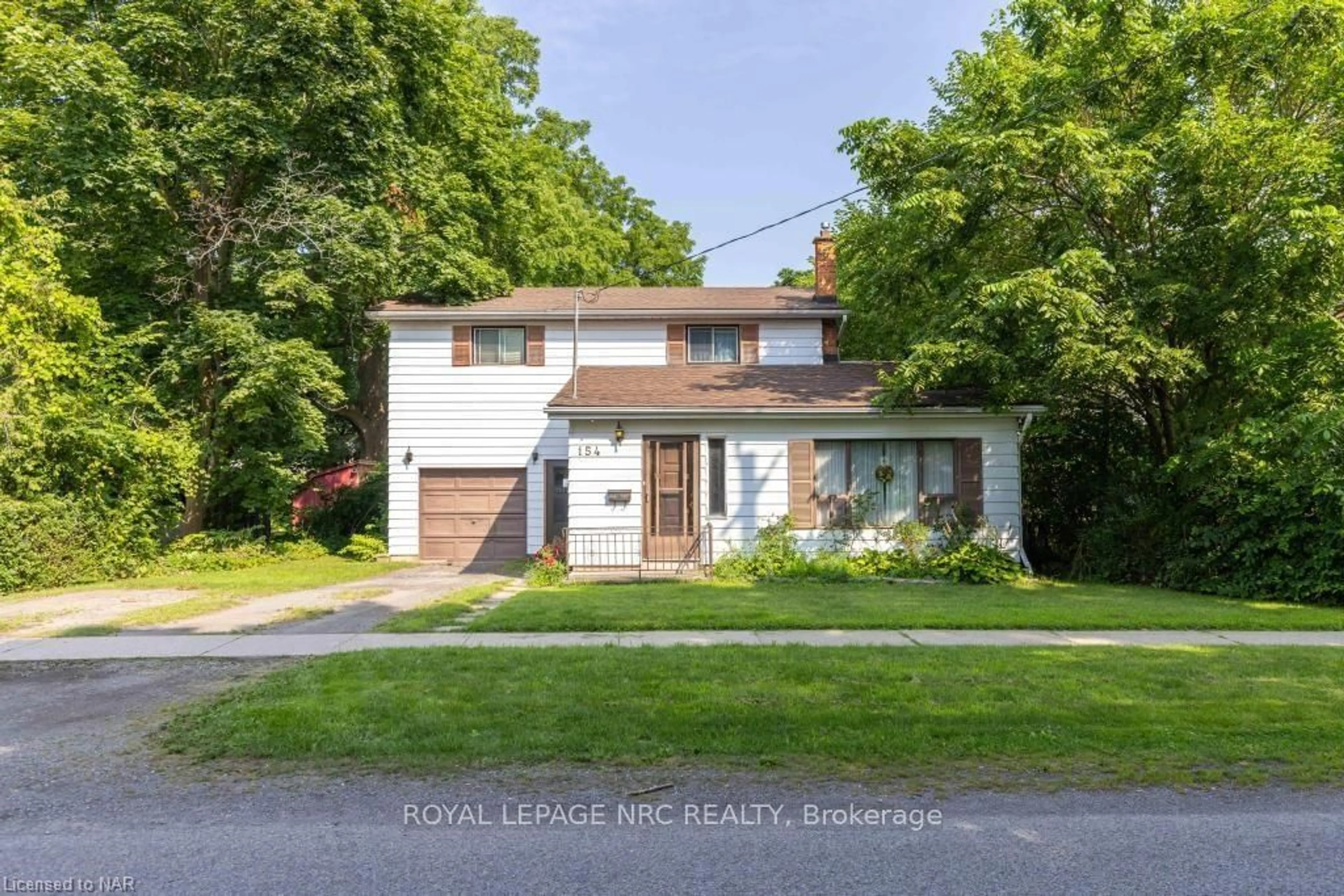 Frontside or backside of a home, the street view for 154 DALHOUSIE Ave, St. Catharines Ontario L2N 4X7