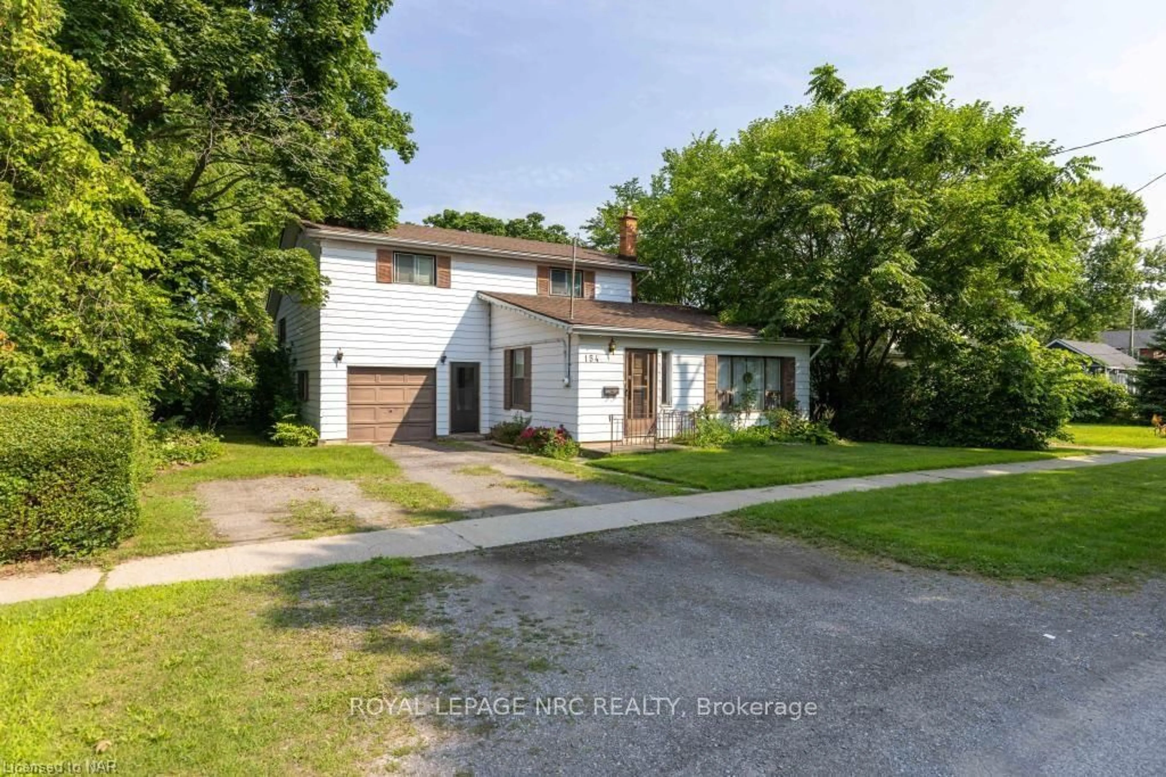 Frontside or backside of a home, the street view for 154 DALHOUSIE Ave, St. Catharines Ontario L2N 4X7