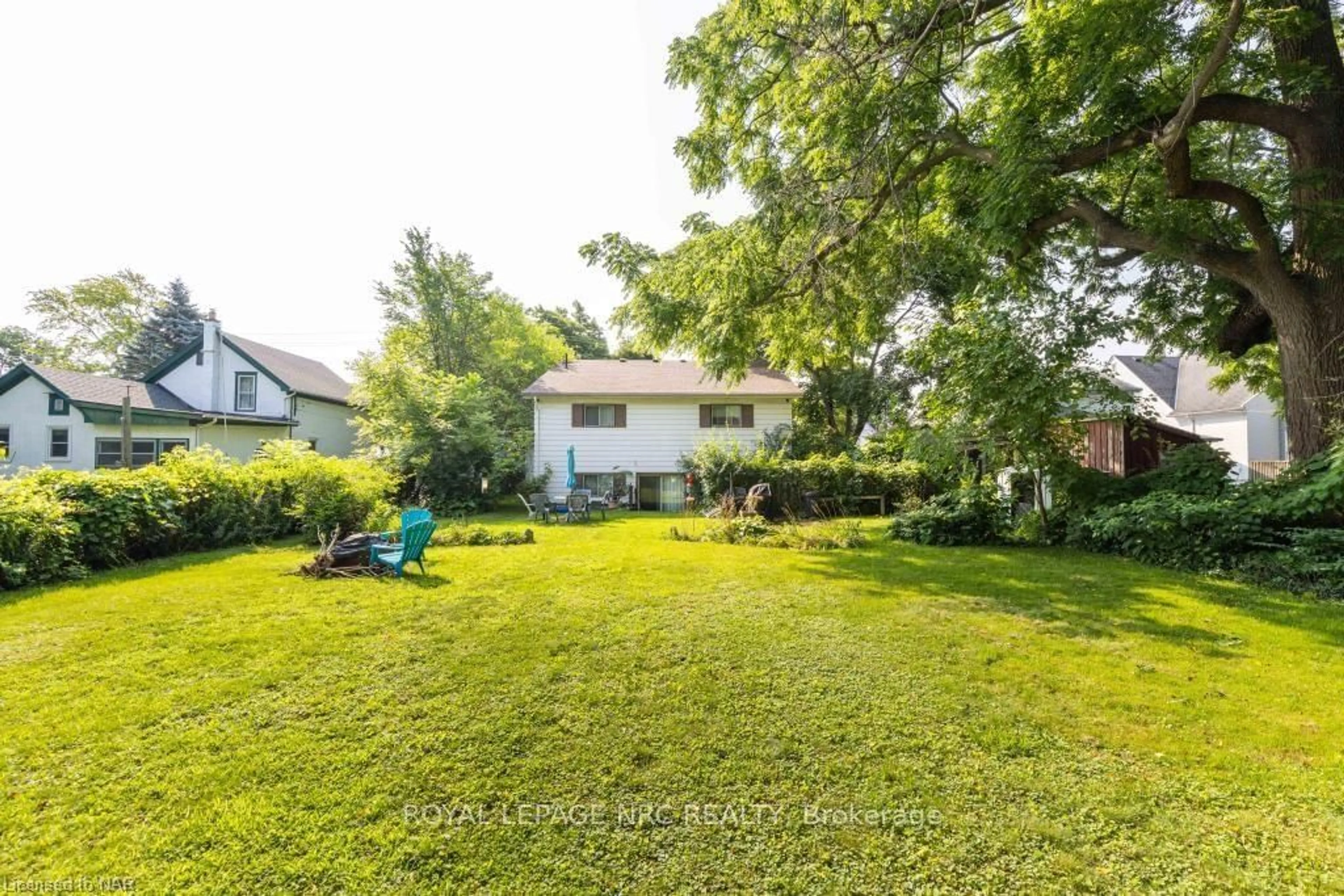 Frontside or backside of a home, the fenced backyard for 154 DALHOUSIE Ave, St. Catharines Ontario L2N 4X7