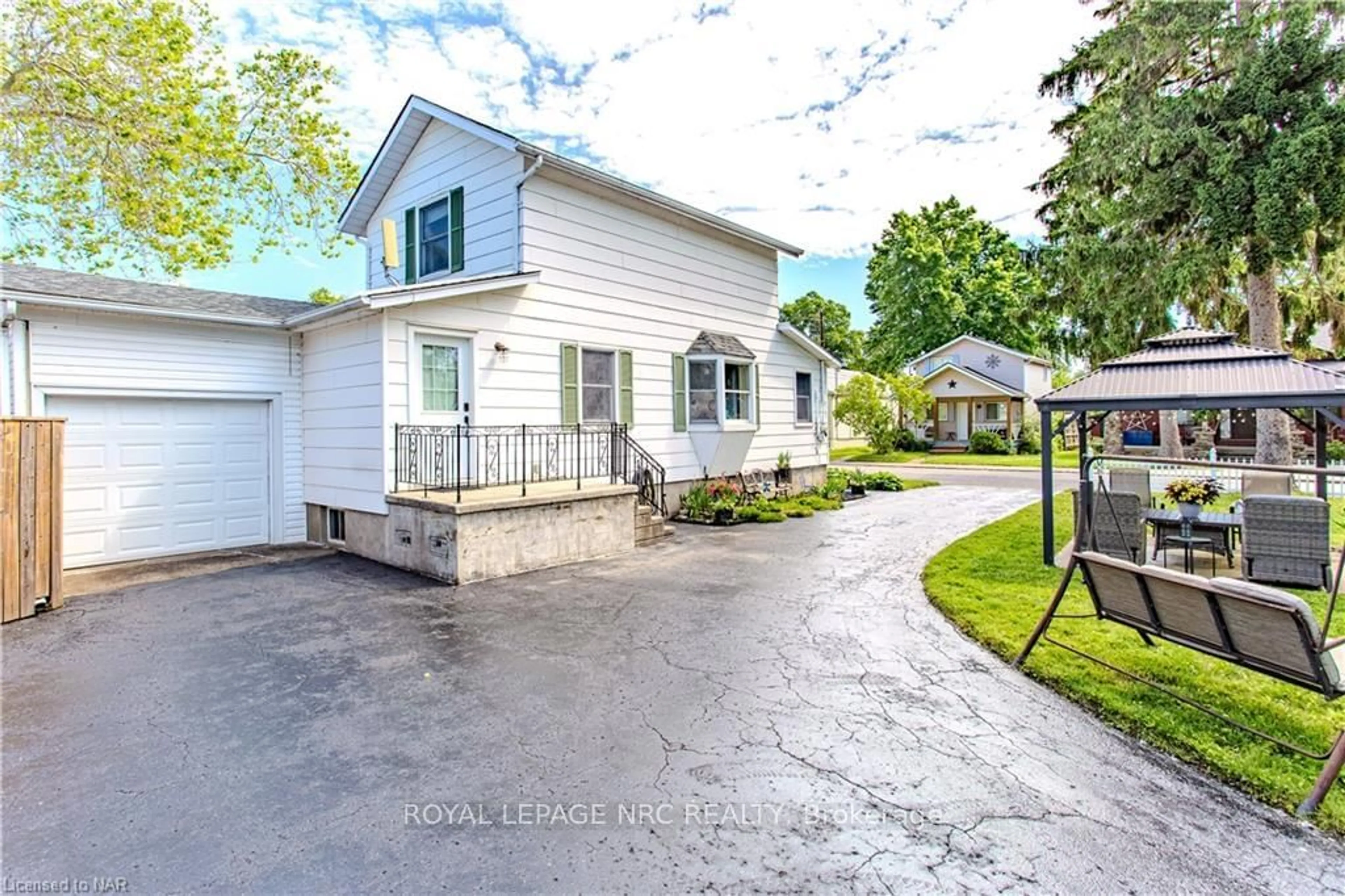 Frontside or backside of a home, cottage for 289 DERBY Rd, Fort Erie Ontario L0S 1B0