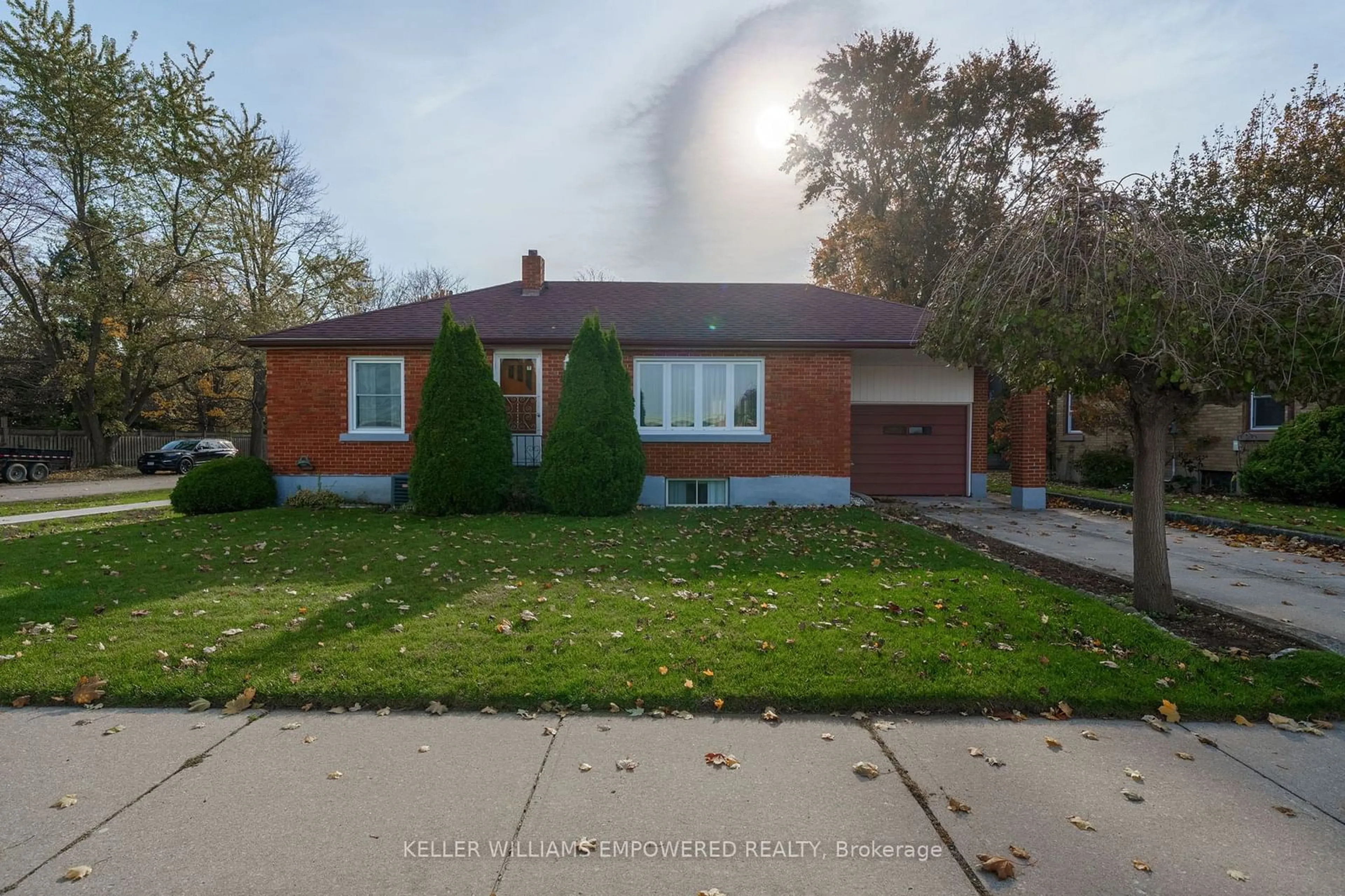 Frontside or backside of a home, the street view for 711 Bowan St, Strathroy-Caradoc Ontario N0L 1W0